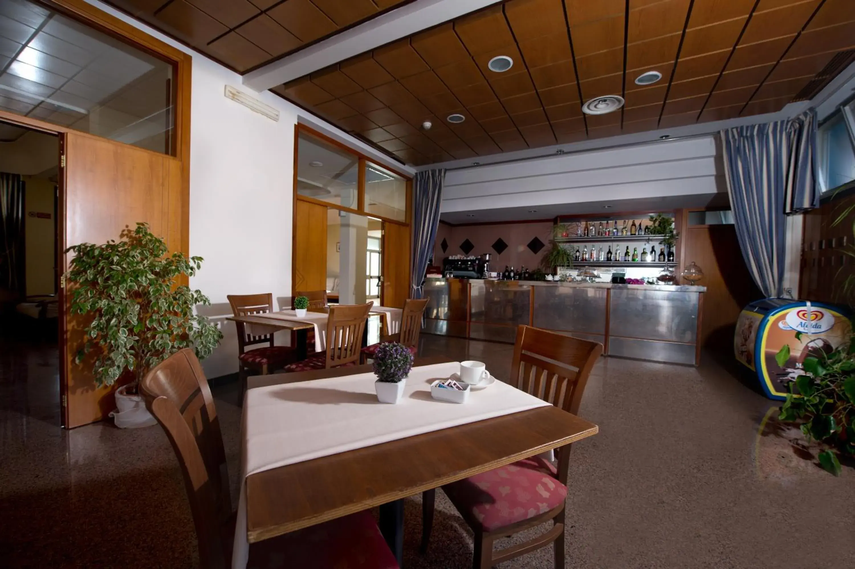 Lounge or bar, Restaurant/Places to Eat in Hotel River Palace