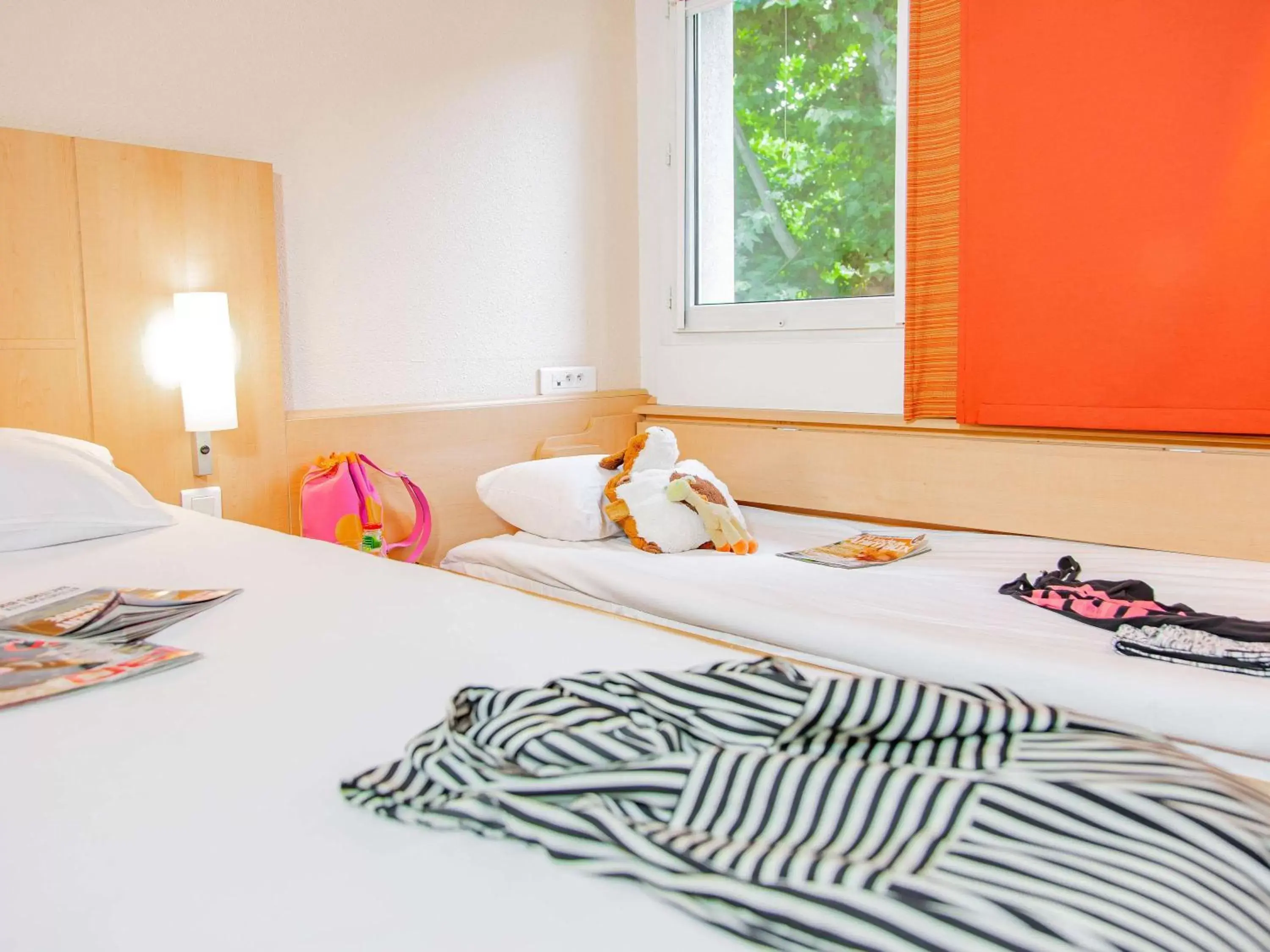Photo of the whole room, Bed in ibis Mulhouse Ile Napoleon Photo of the whole room, Bed in ibis Mulhouse Ile Napoleon