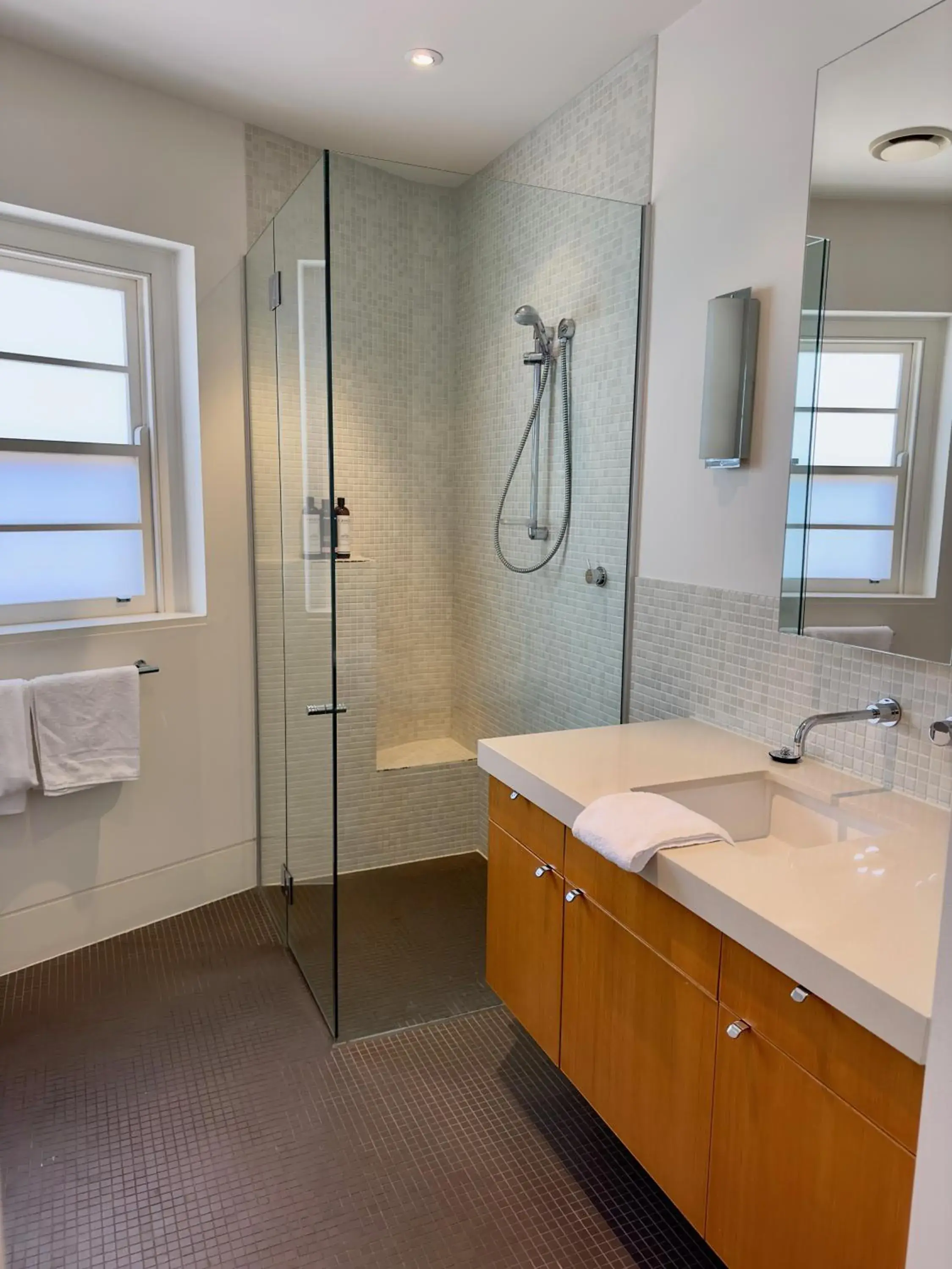 Bathroom in Captains Retreat Apartments and Cottages