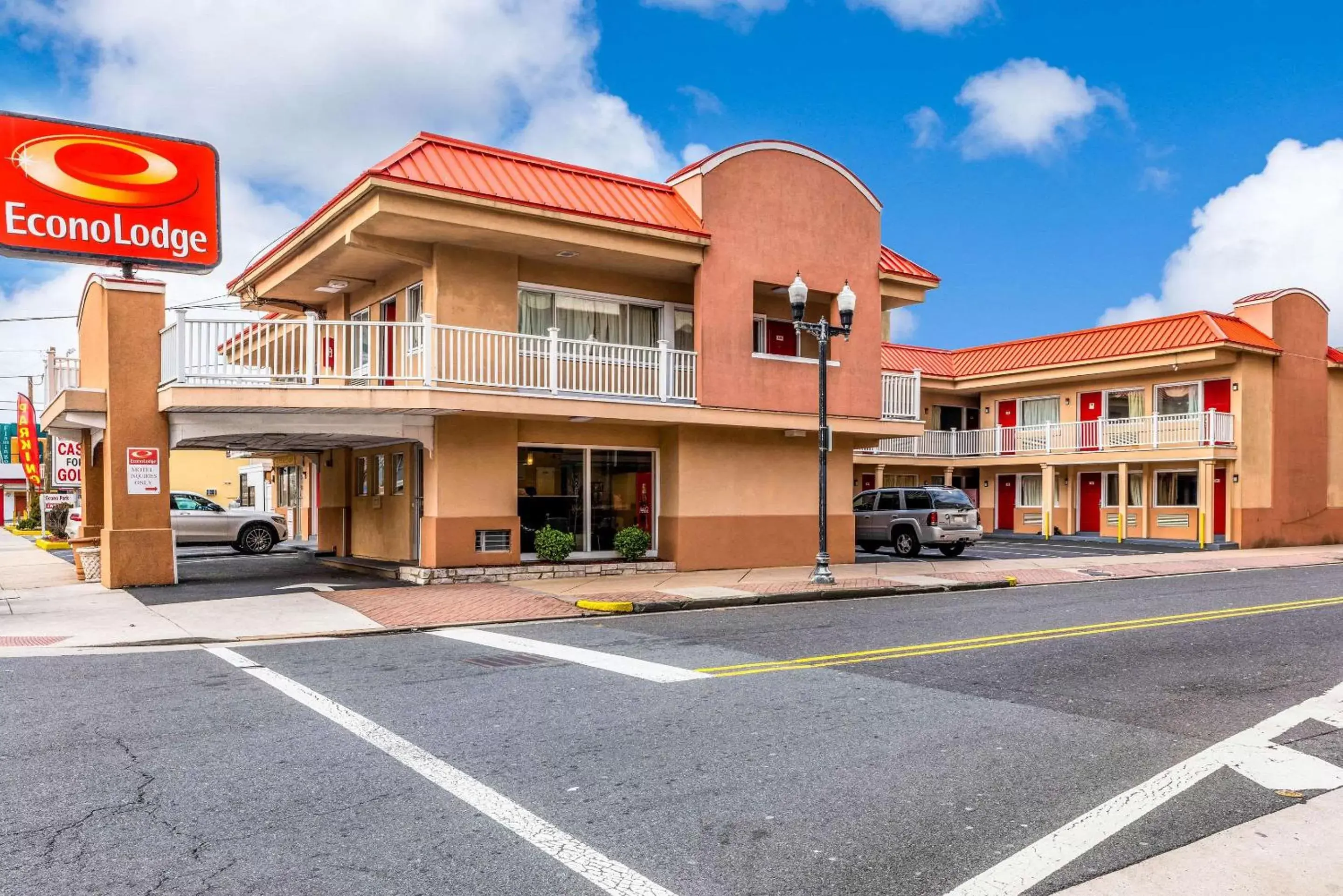Property building in Econo Lodge Beach and Boardwalk Property building in Econo Lodge Beach and Boardwalk