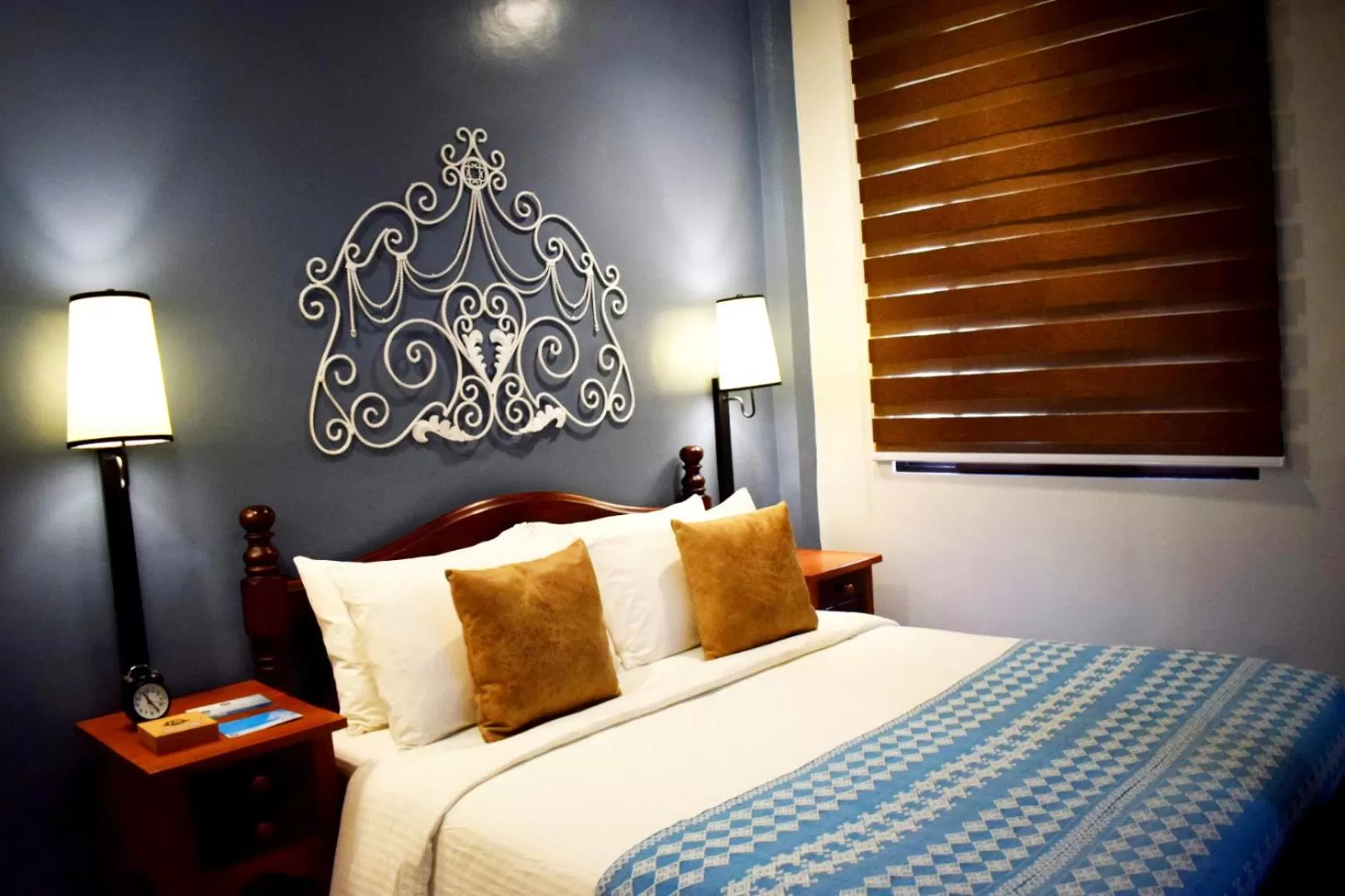 Bed in Paradores de Vigan