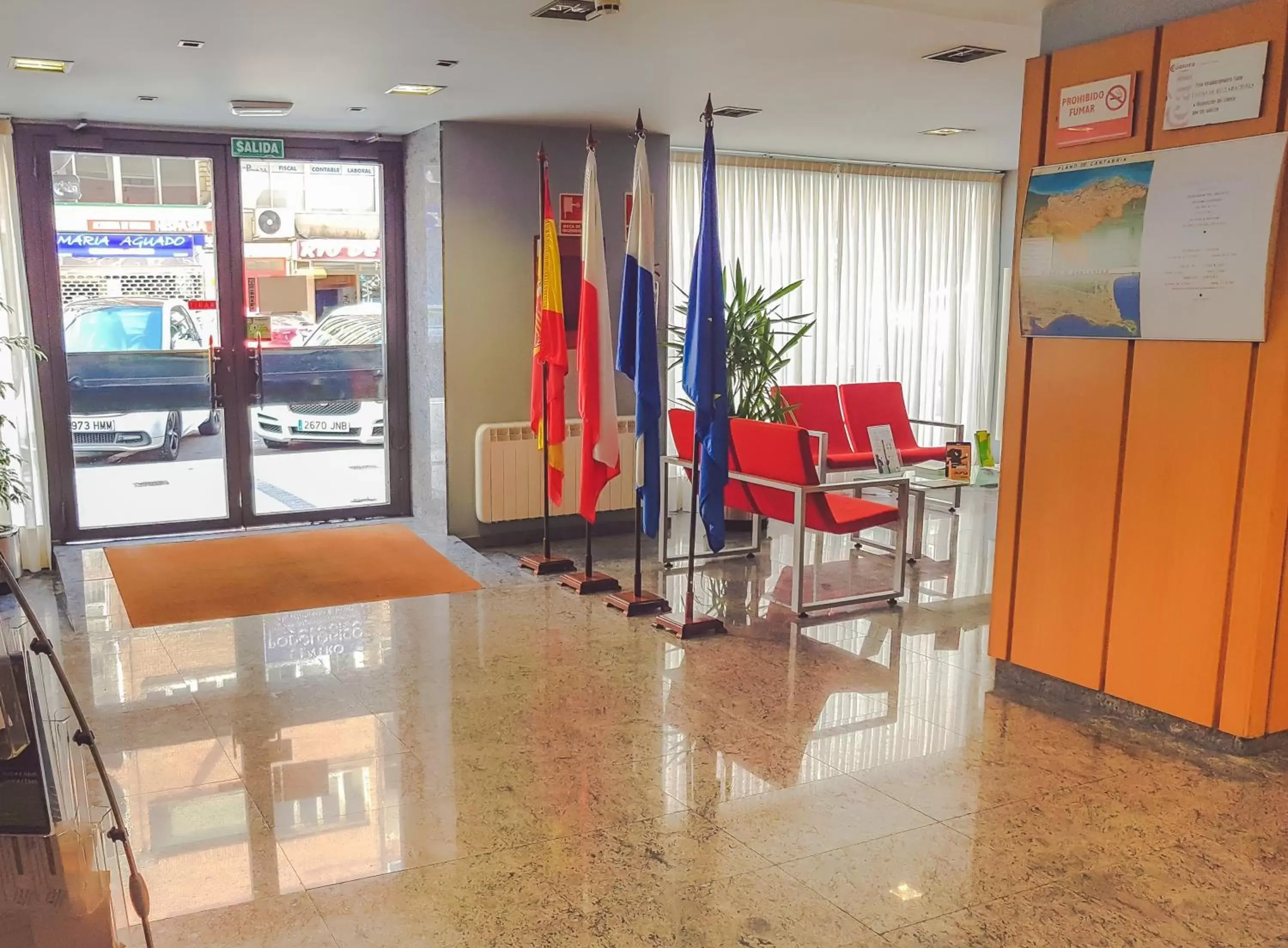 Lobby or reception in Hotel Faranda Express Alisas Santander