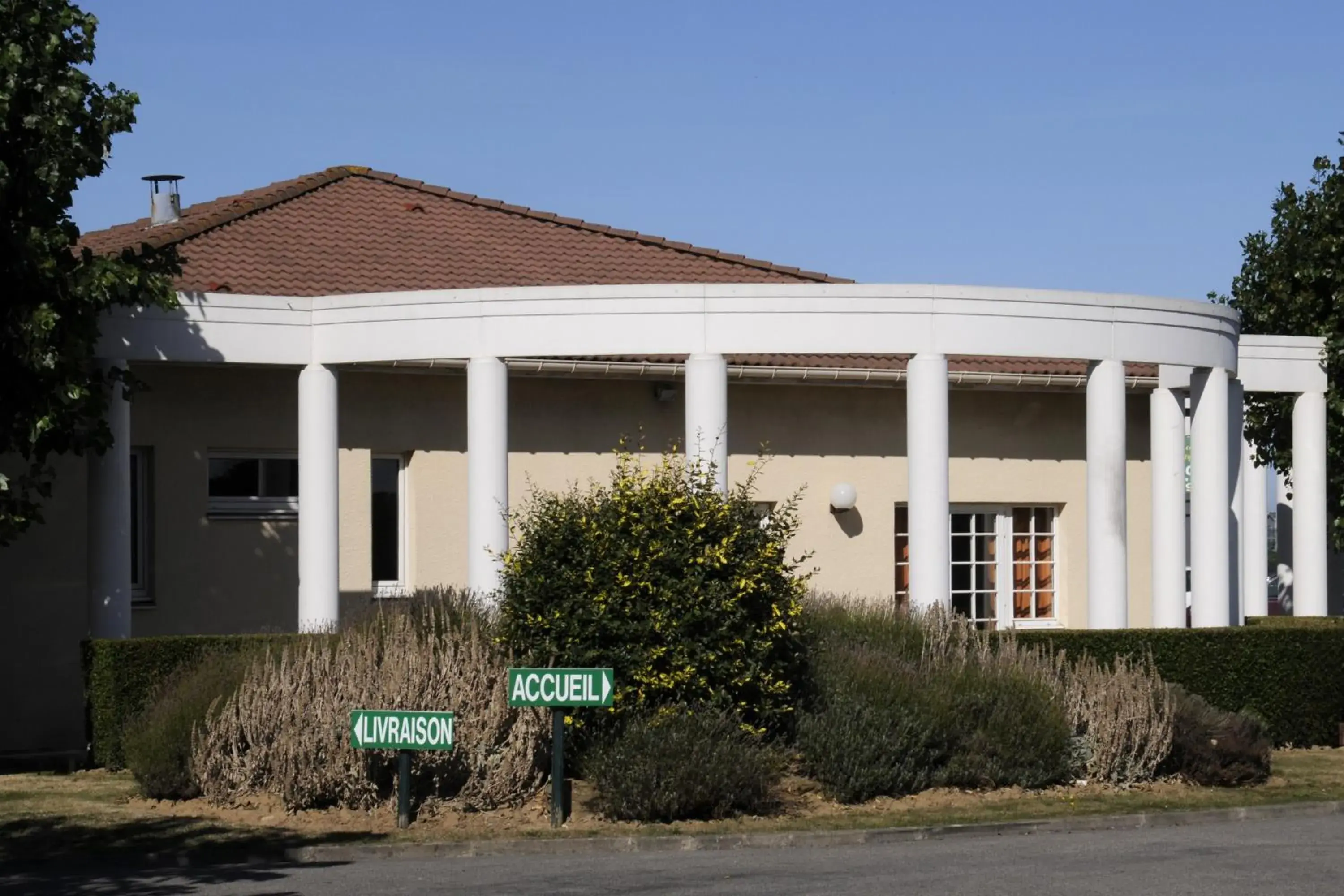 Facade/entrance, Property Building in Logis Cottage Hôtel