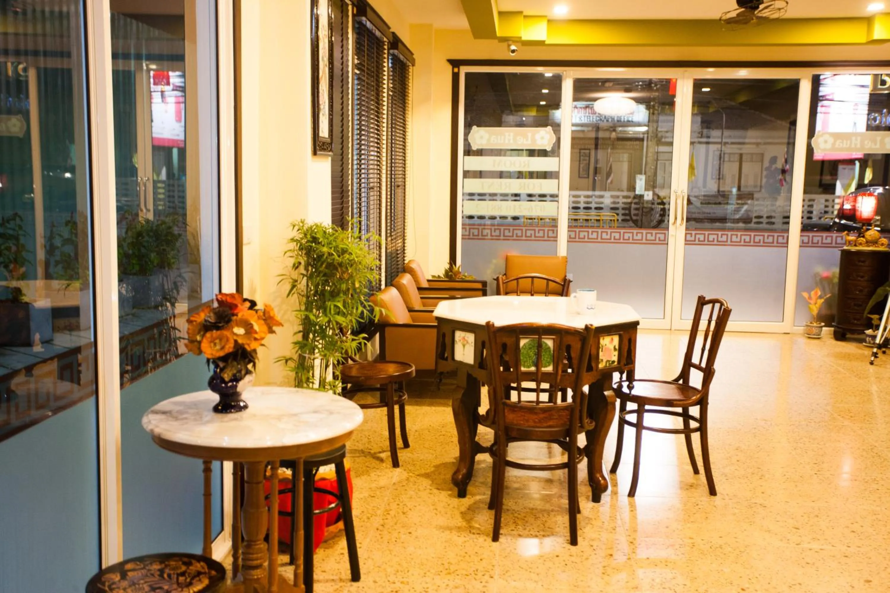 Restaurant/places to eat in Le Hua Hotel