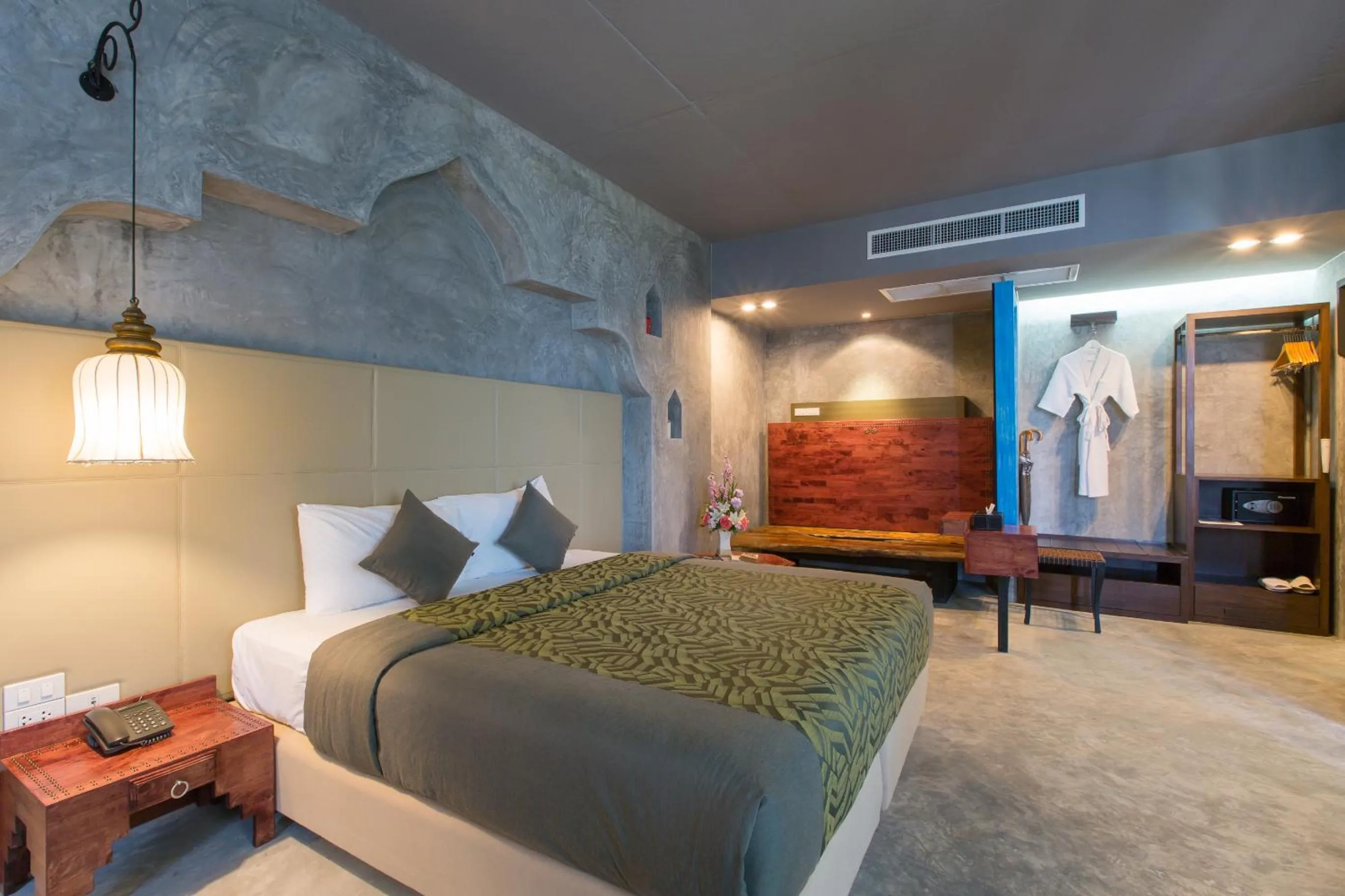 Bed in Patong Signature Boutique Hotel