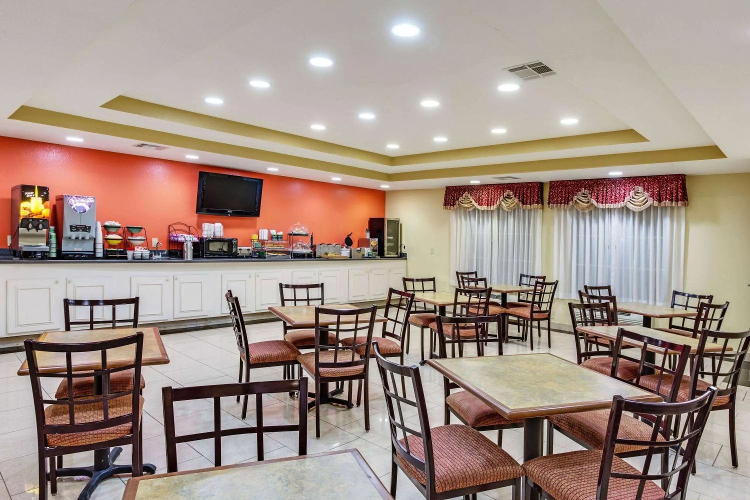 Restaurant/places to eat in La Quinta by Wyndham Canton MS