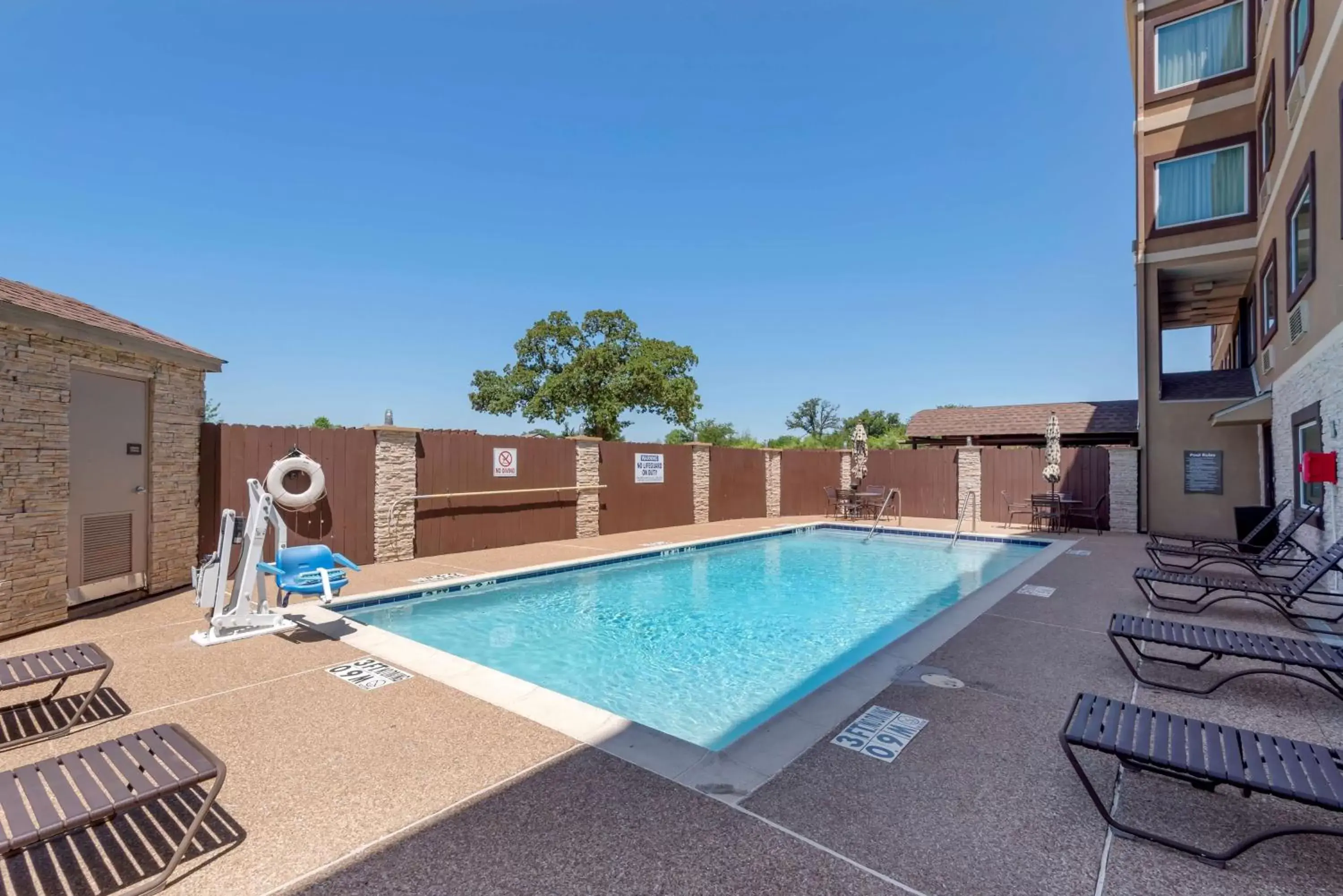 Pool view, Swimming Pool in Best Western Plus Arlington North