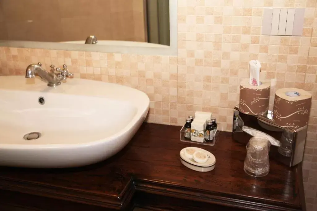 Bathroom in Hotel Foresteria Baglio Della Luna