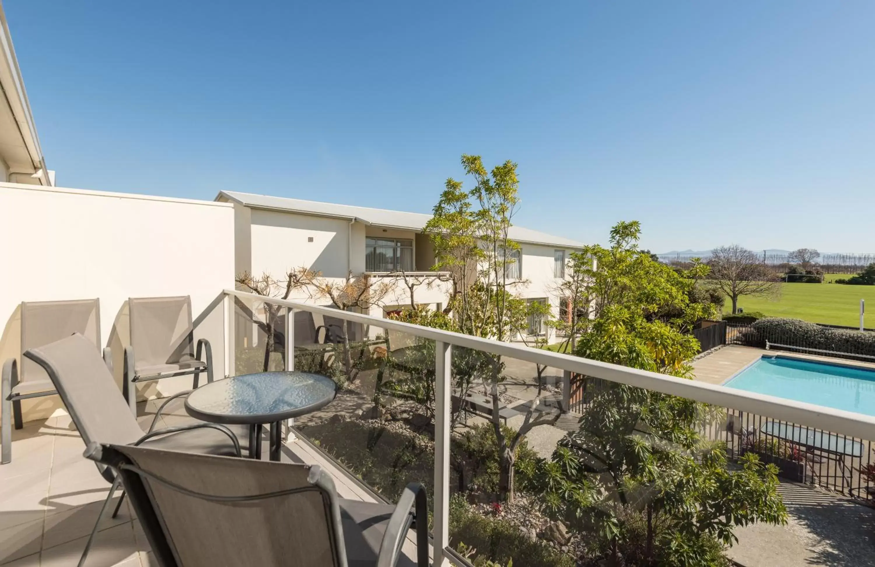 Balcony/Terrace, Swimming Pool in Parkside Motel