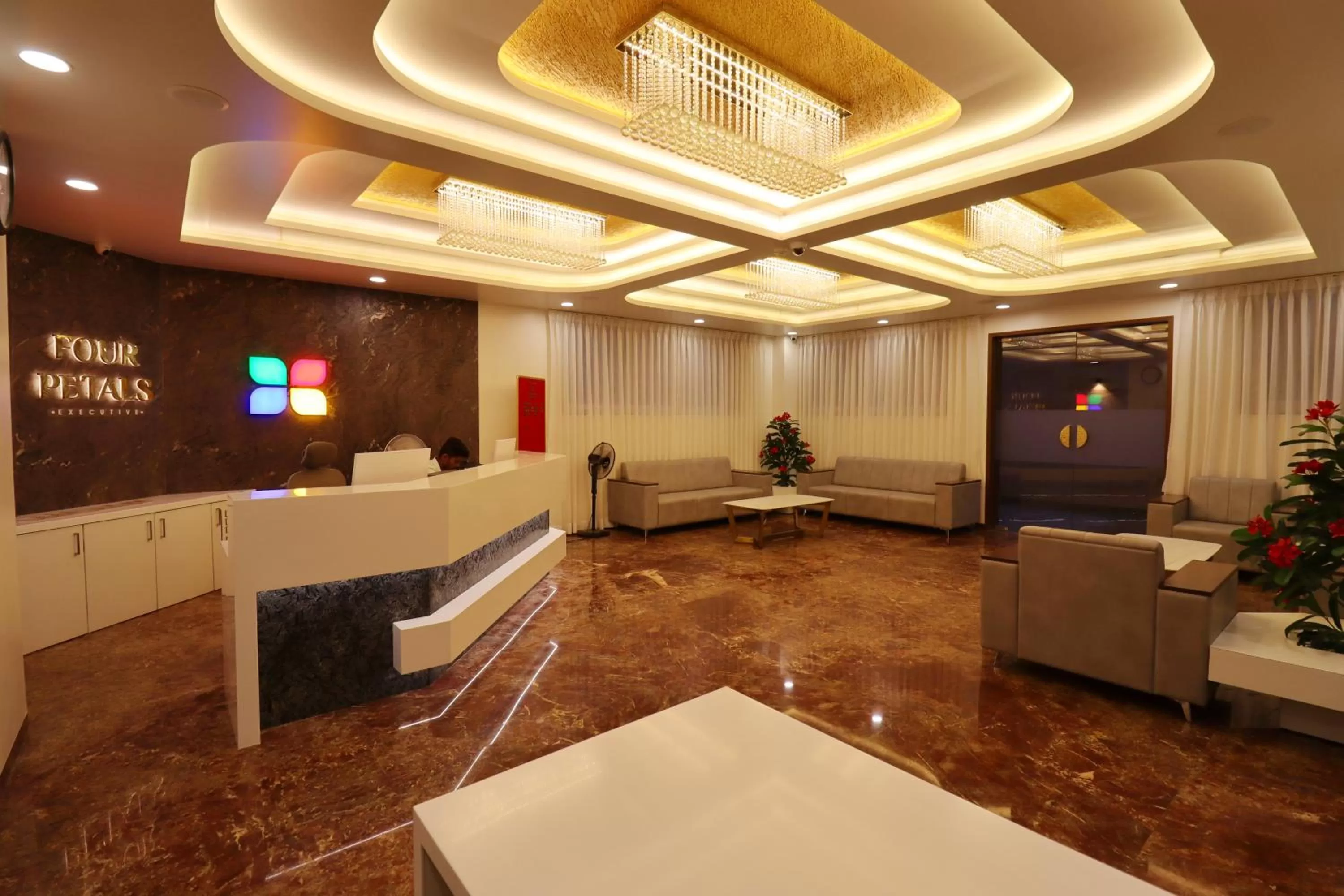 Lobby or reception in Four Petals Executive by LHMS