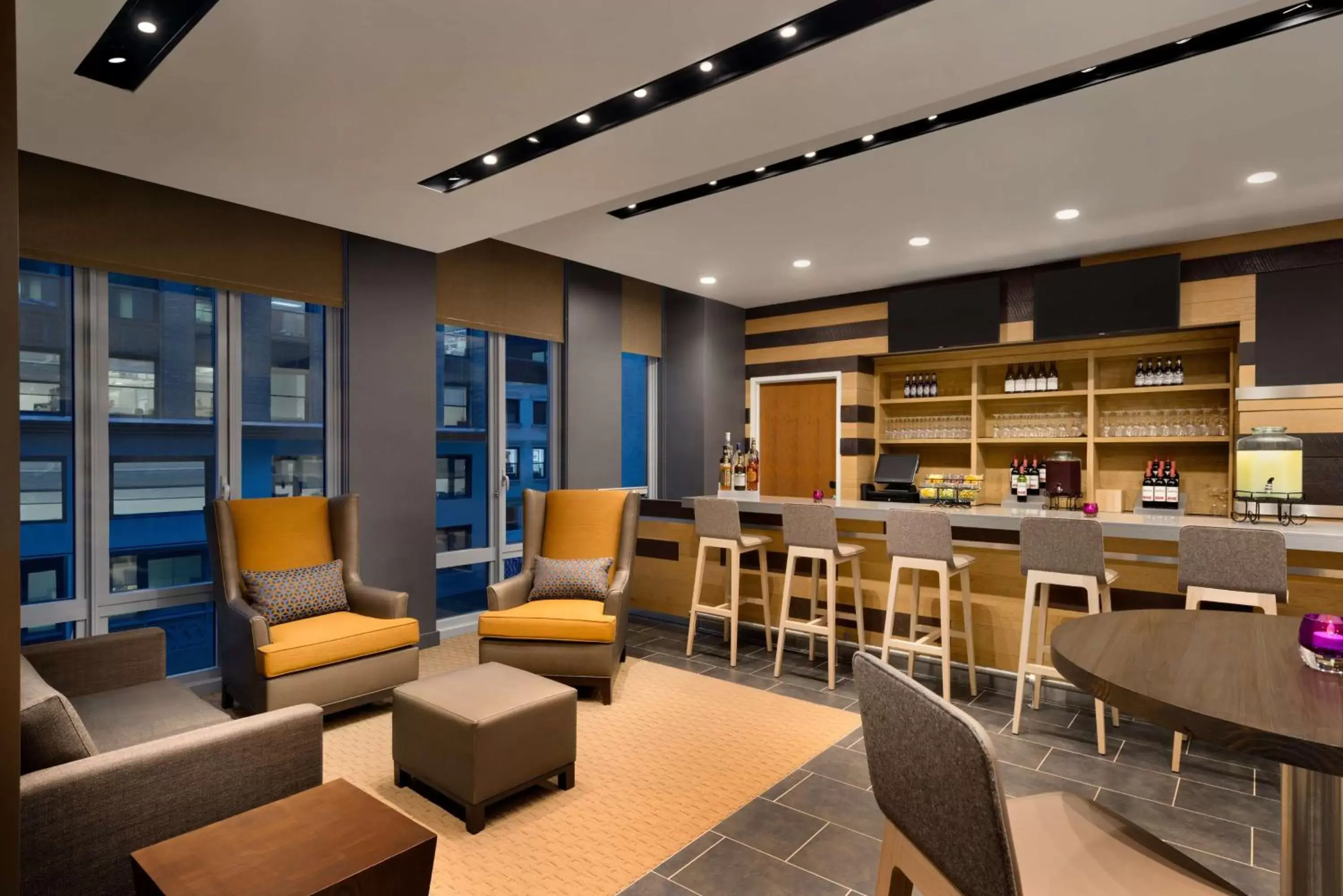 Lounge or bar, Lounge/Bar in Embassy Suites By Hilton New York Manhattan Times Square