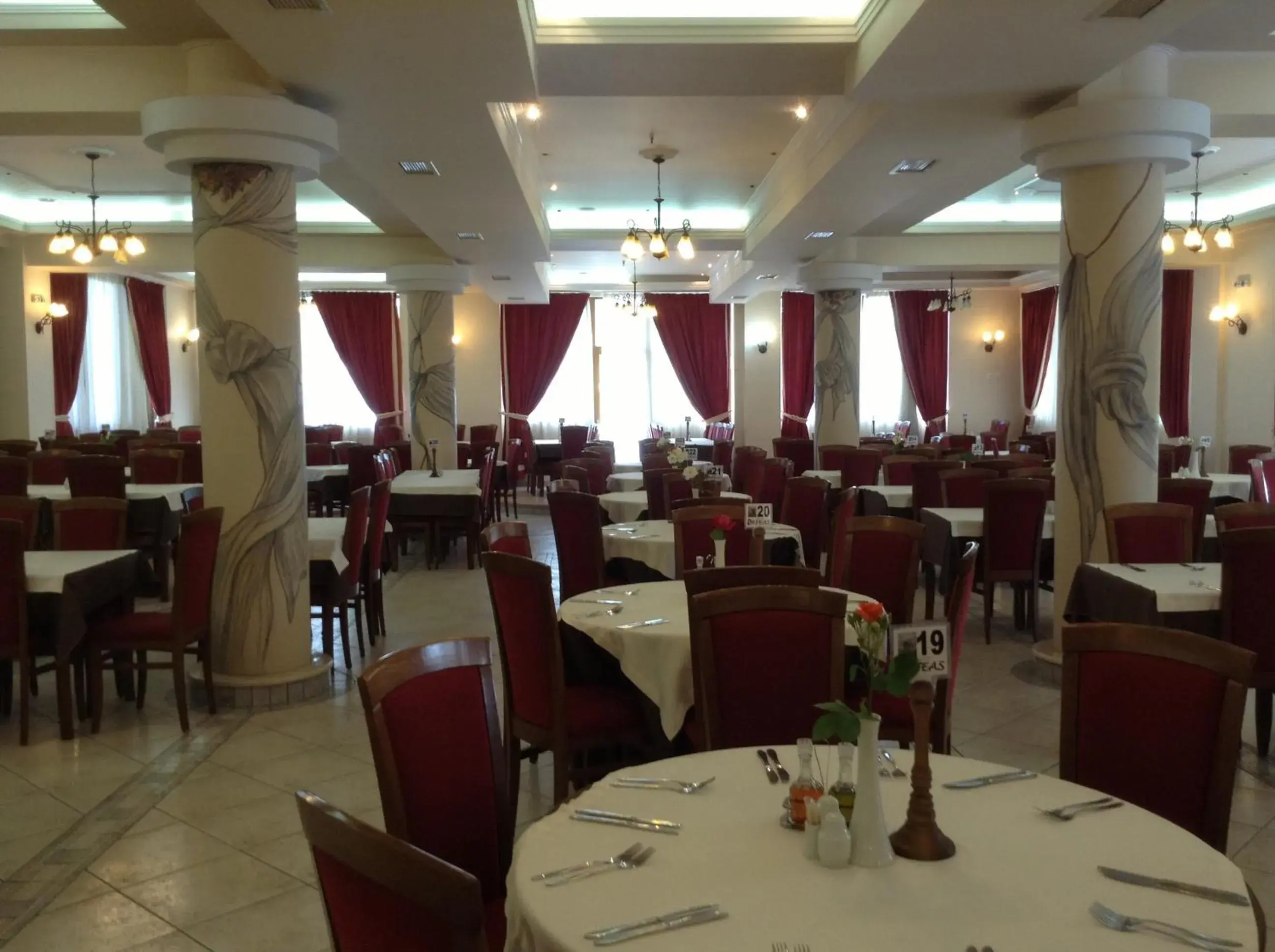 Restaurant/Places to Eat in Hotel Orfeas