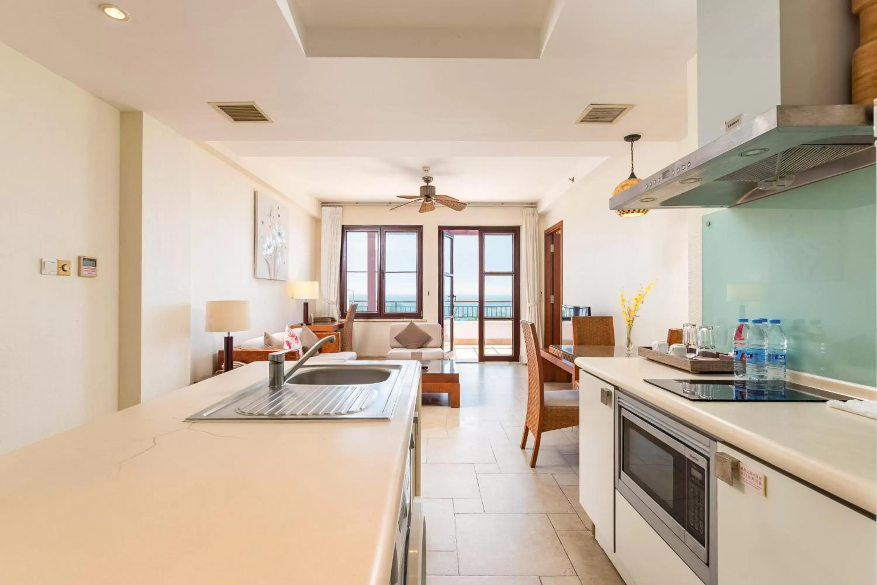 Kitchen/Kitchenette in Aegean Suites Sanya Yalong Bay Resort