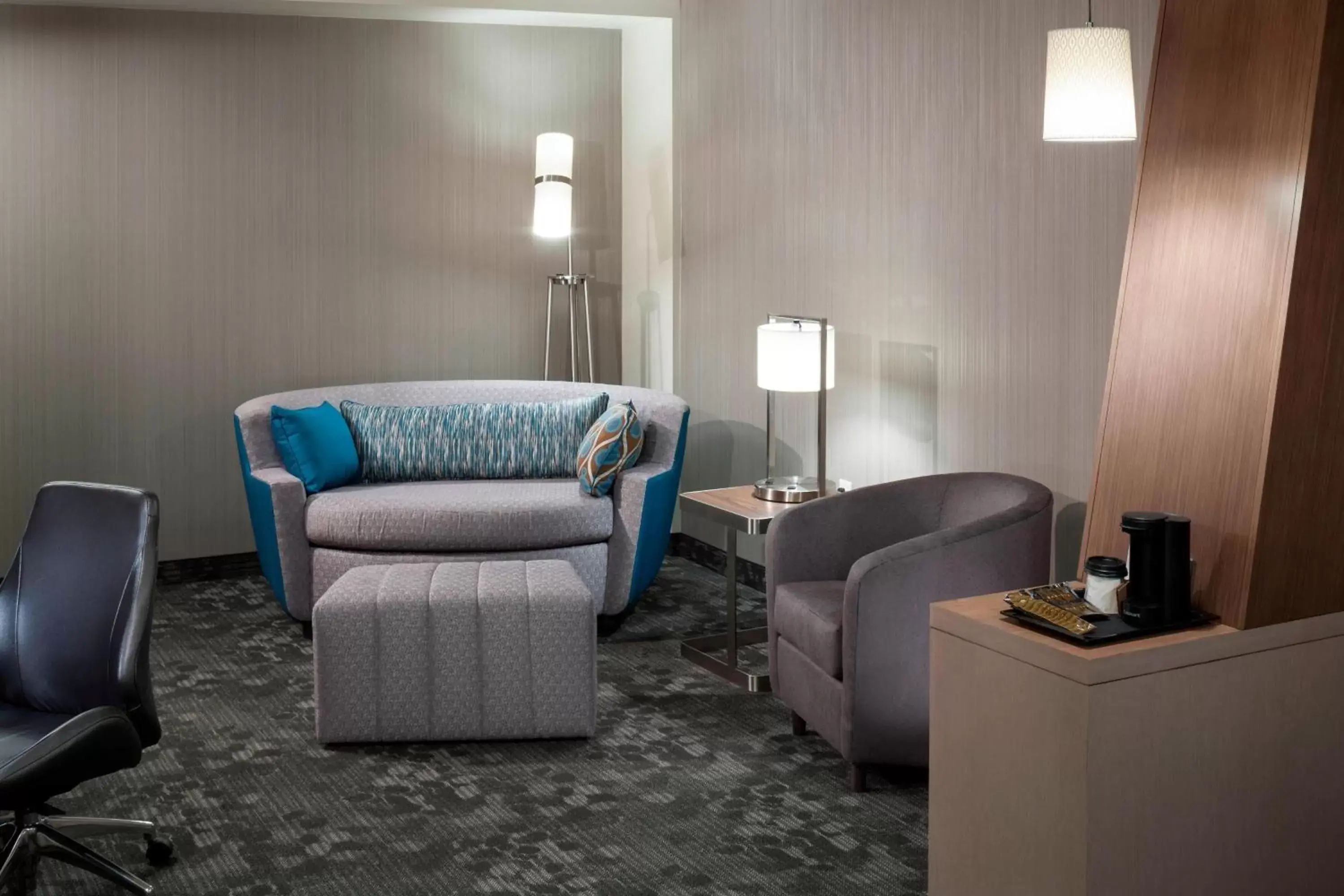 Lounge or bar, Seating Area in Courtyard by Marriott Fort Worth Alliance Town Center