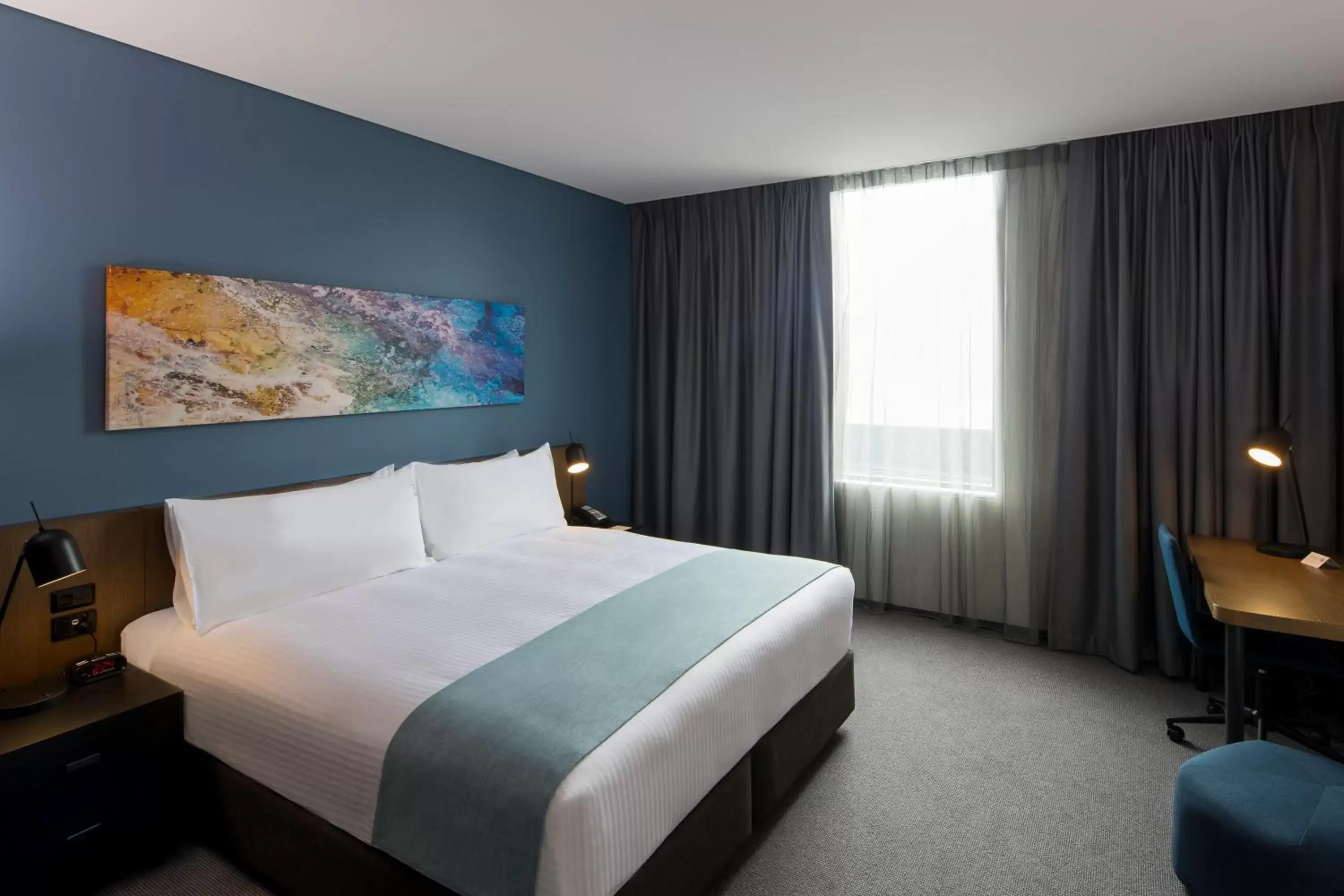 Bedroom, Bed in Holiday Inn Sydney St Marys, an IHG Hotel