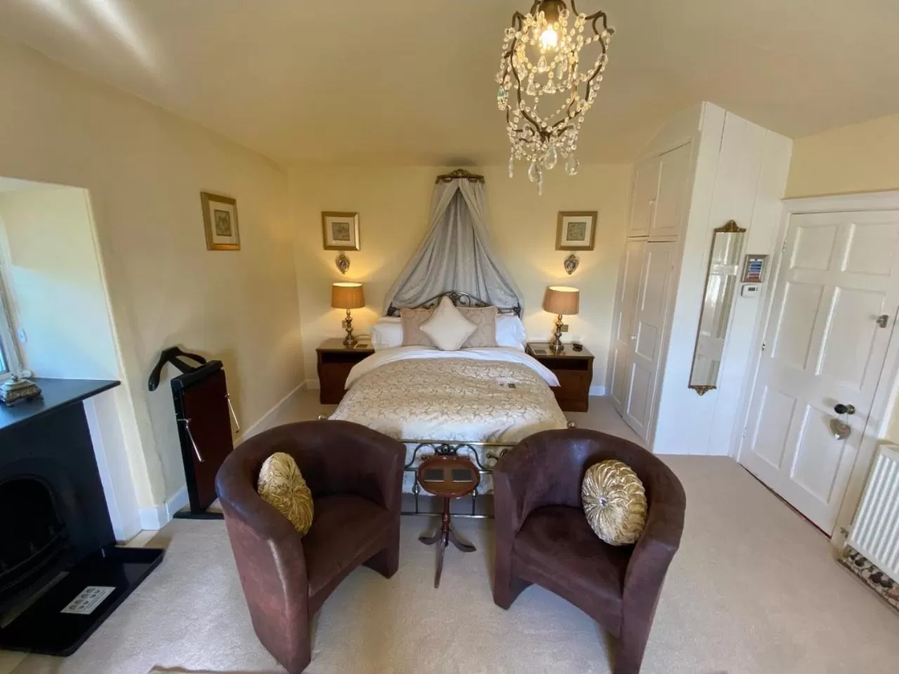 Bed in Plas Tan-Yr-Allt Historic Country House B&B