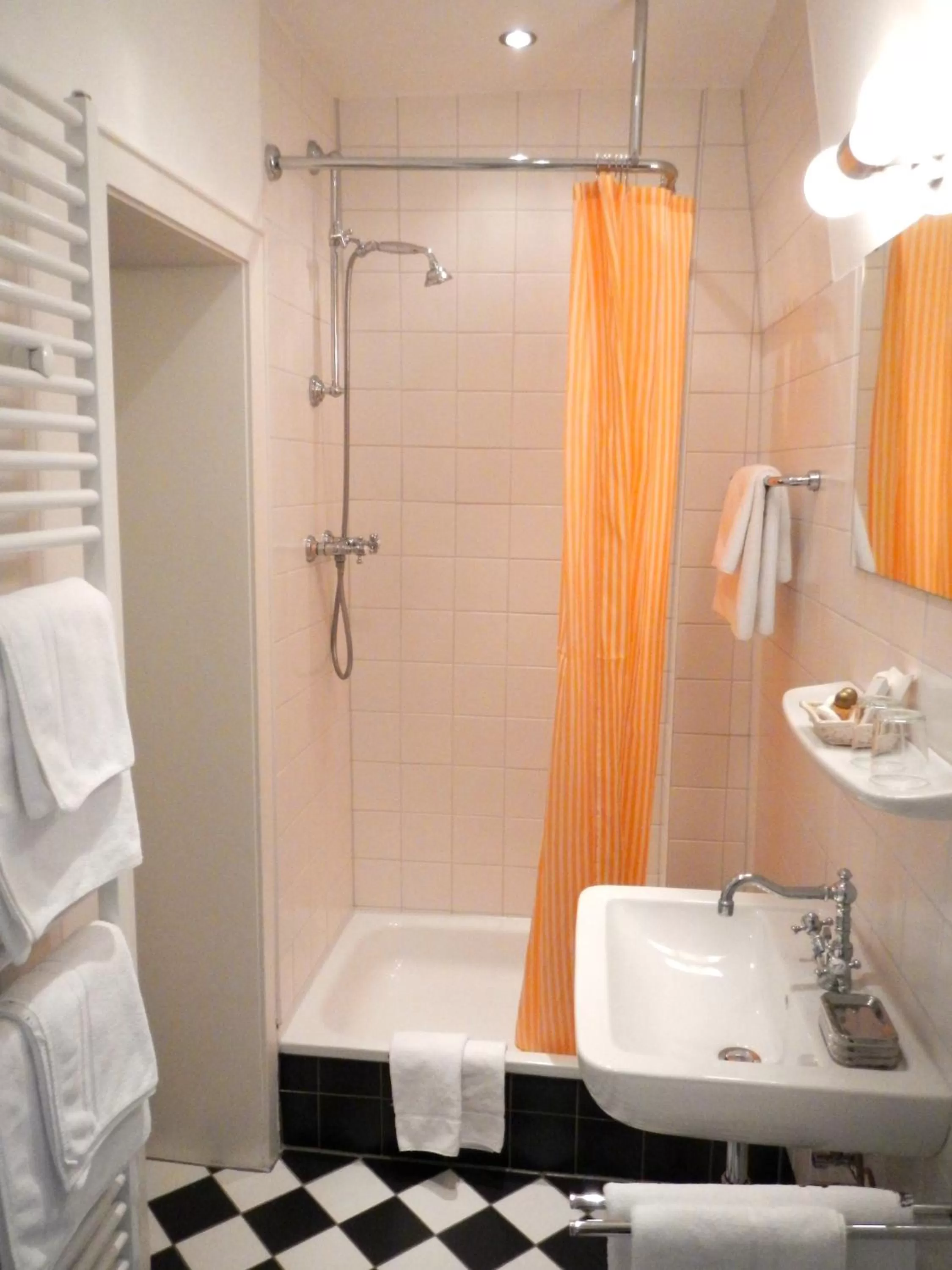 Bathroom in Hotel Villa Meererbusch