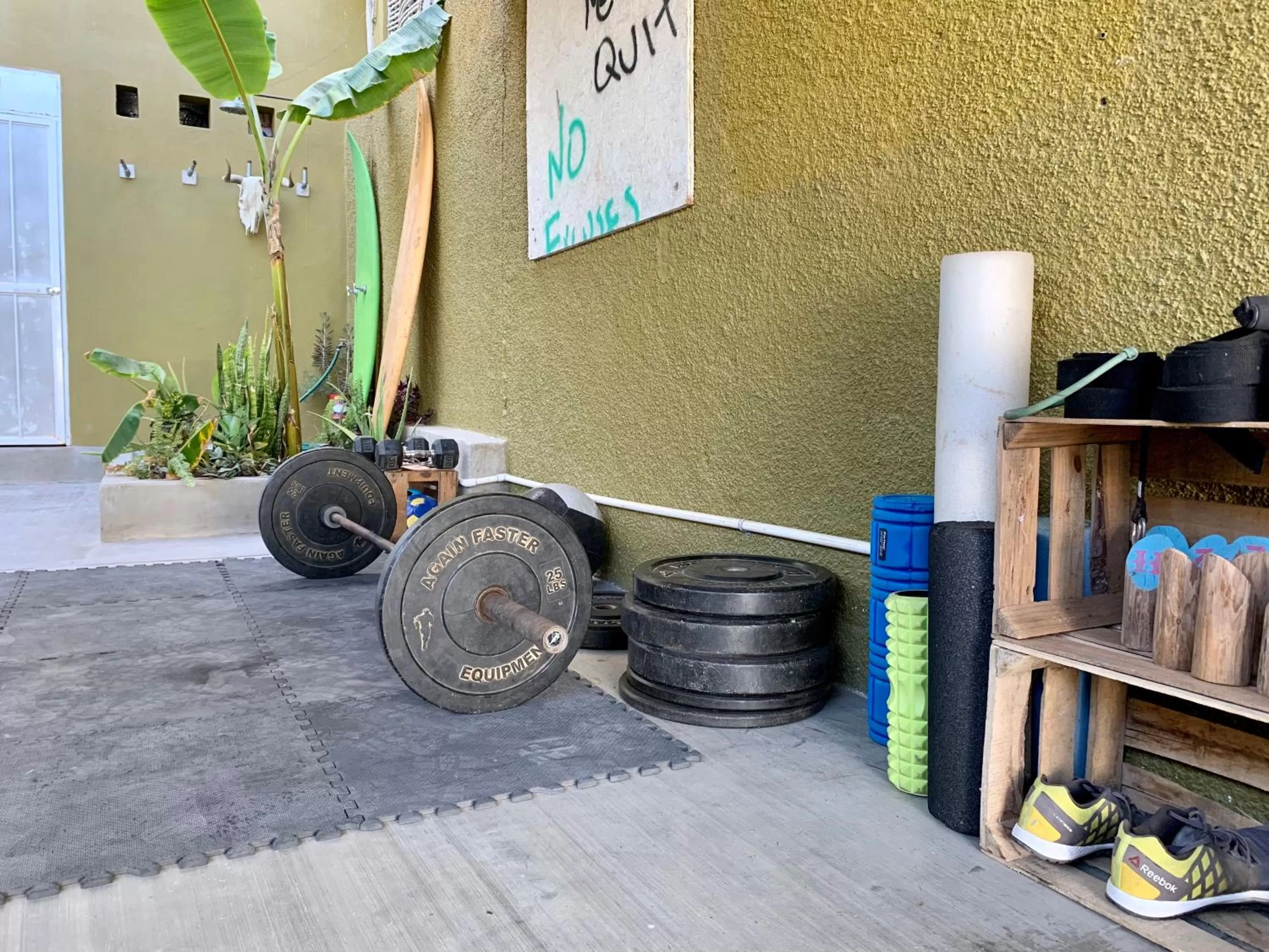 Fitness centre/facilities in Perro Surfero Hotel