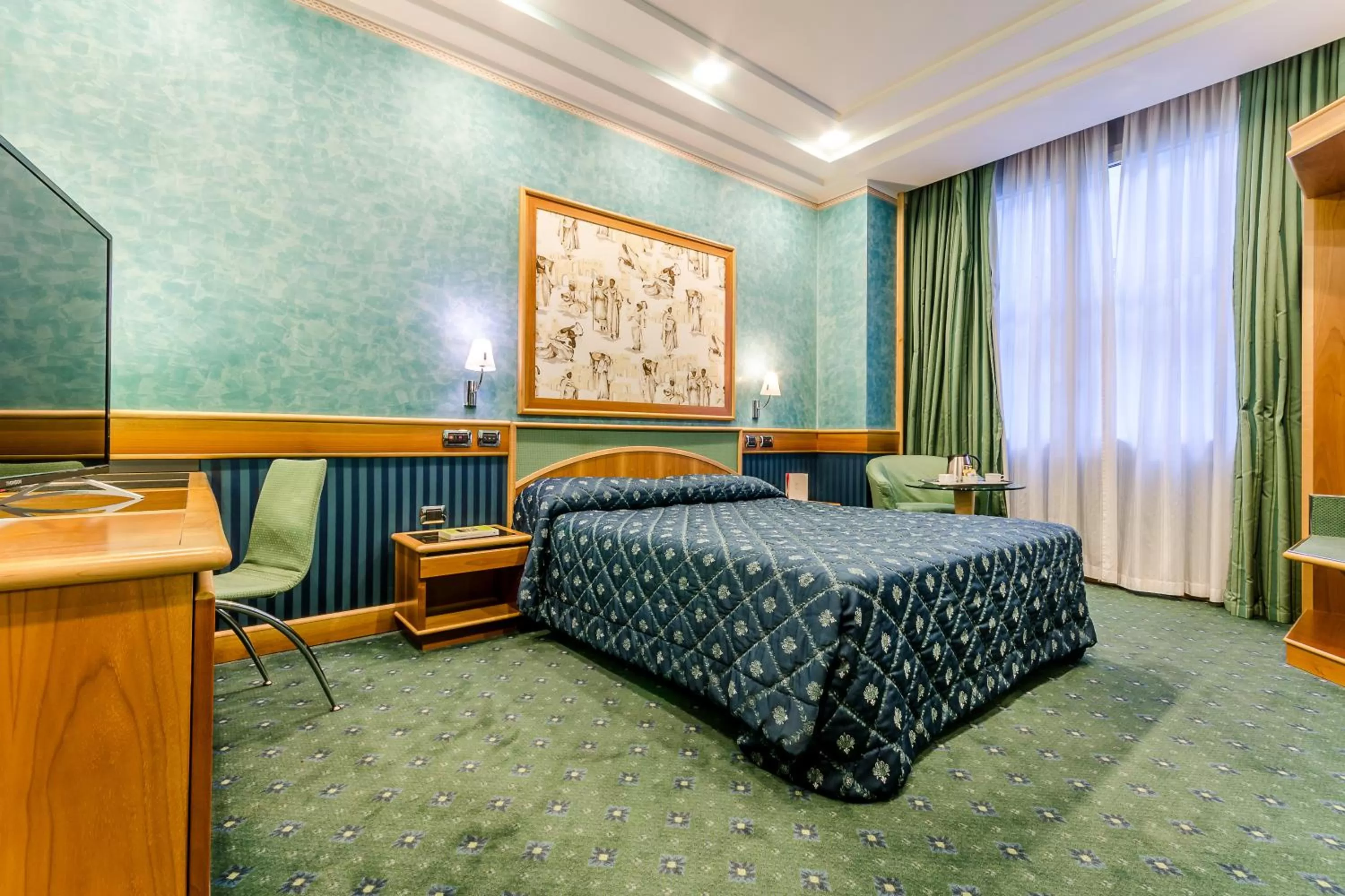 Photo of the whole room, Bed in Brunelleschi Hotel