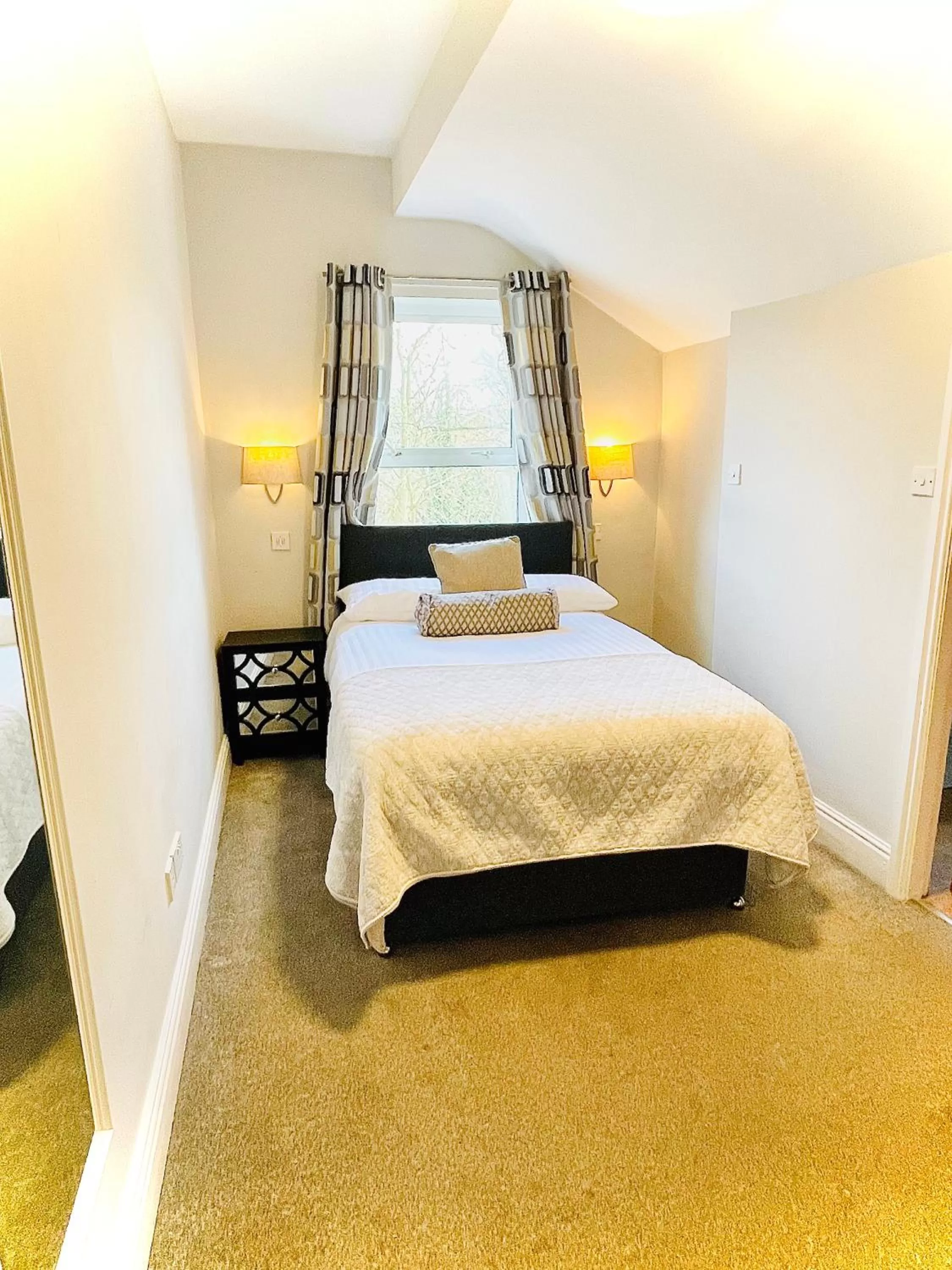 Bed in The Westlynne Hotel & Apartments