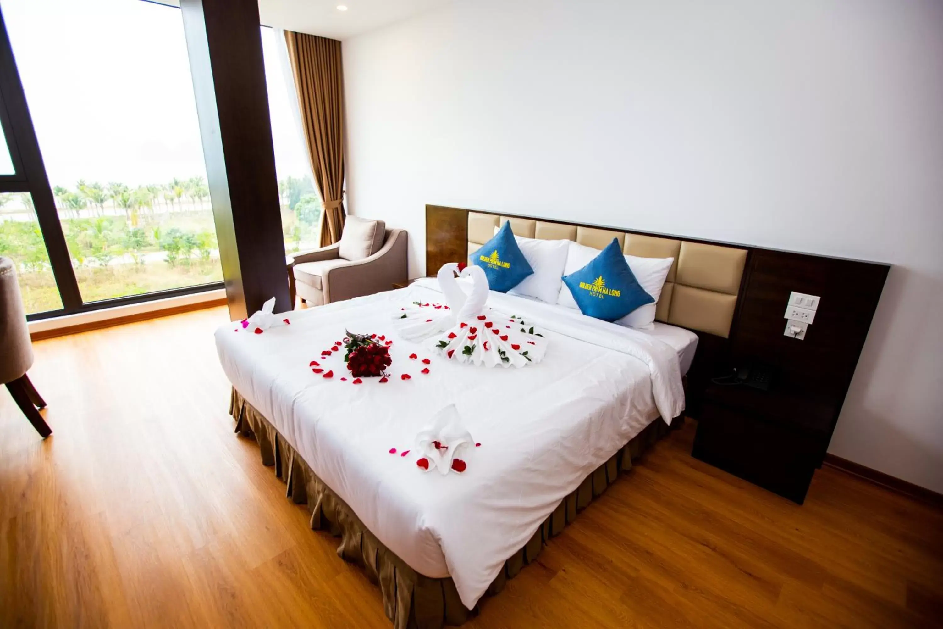 Deluxe Double Room with Sea View - single occupancy in Golden Palm HaLong Hotel Deluxe Double Room with Sea View - single occupancy in Golden Palm HaLong Hotel