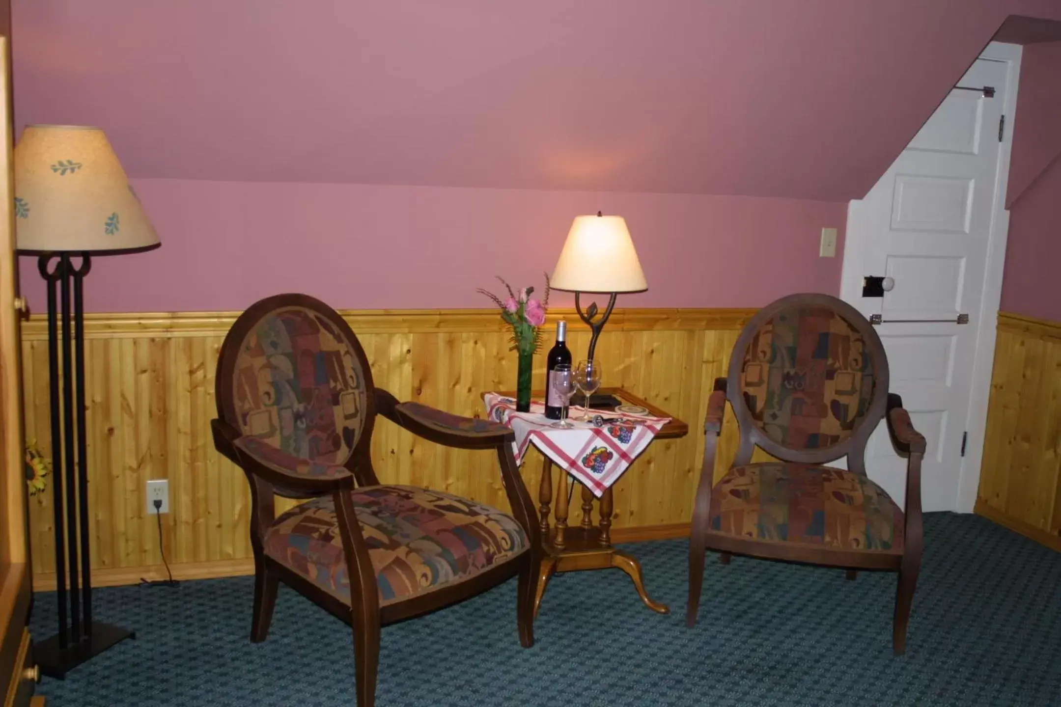 Seating Area in Arden Forest Inn