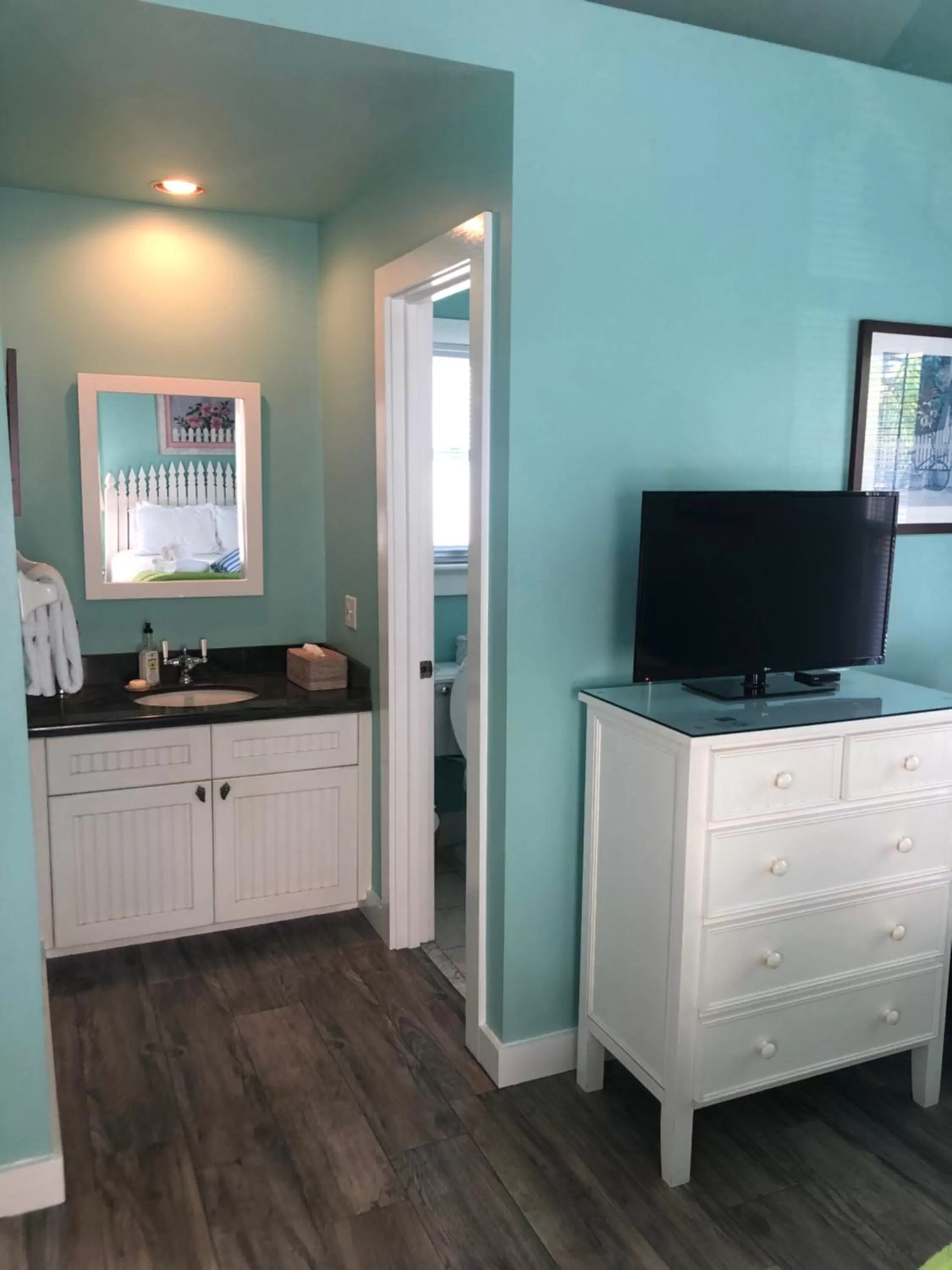 Other, TV/Entertainment Center in The Conch House Heritage Inn