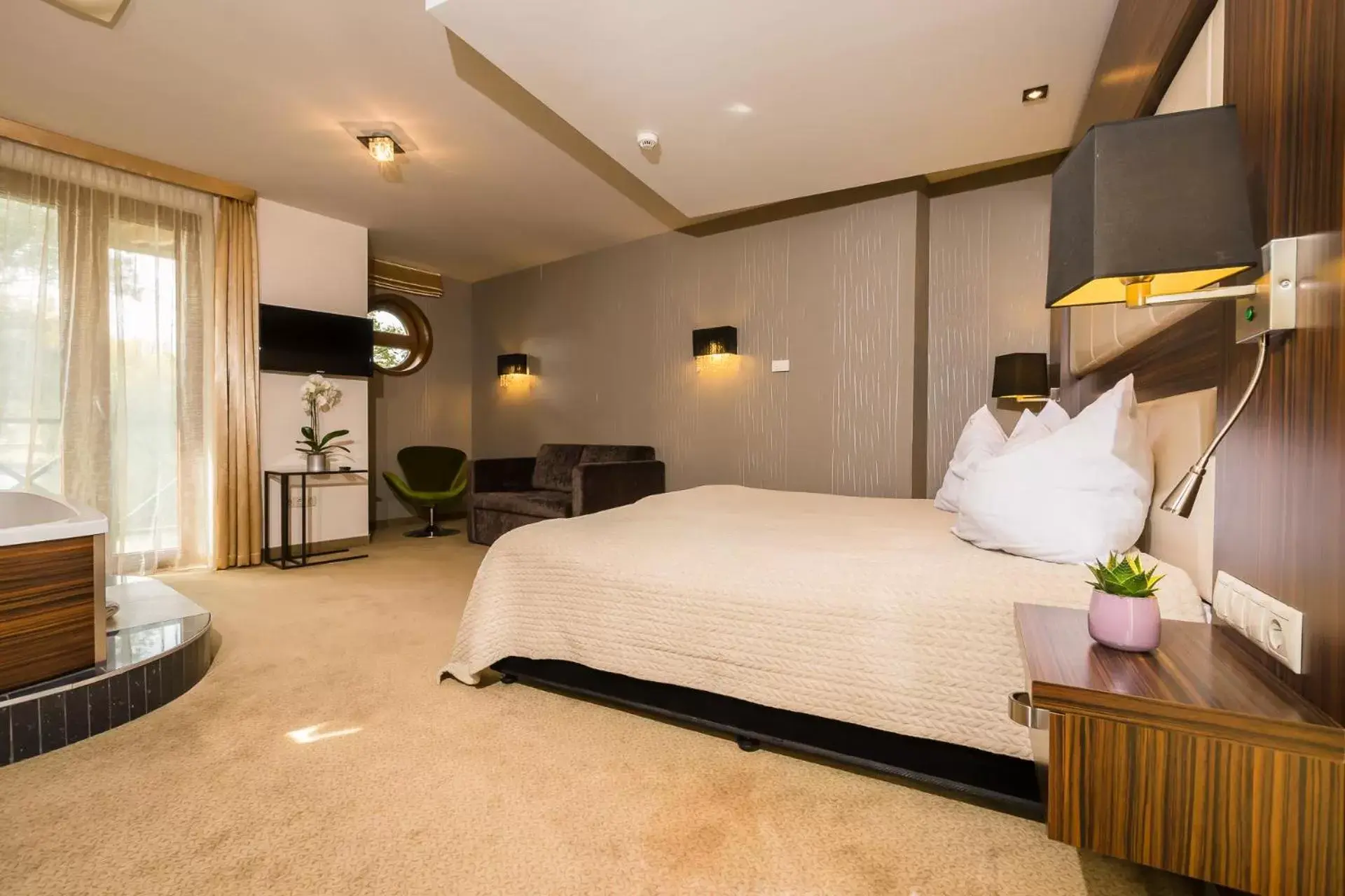 Bed in Duna Garden Hotel