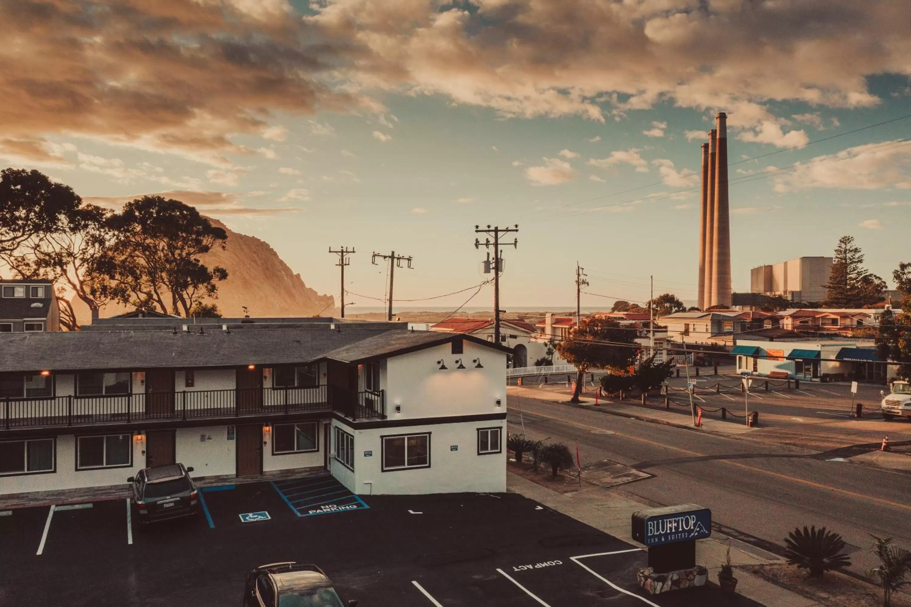 Property building in Blufftop Inn & Suites - Wharf/Restaurant District