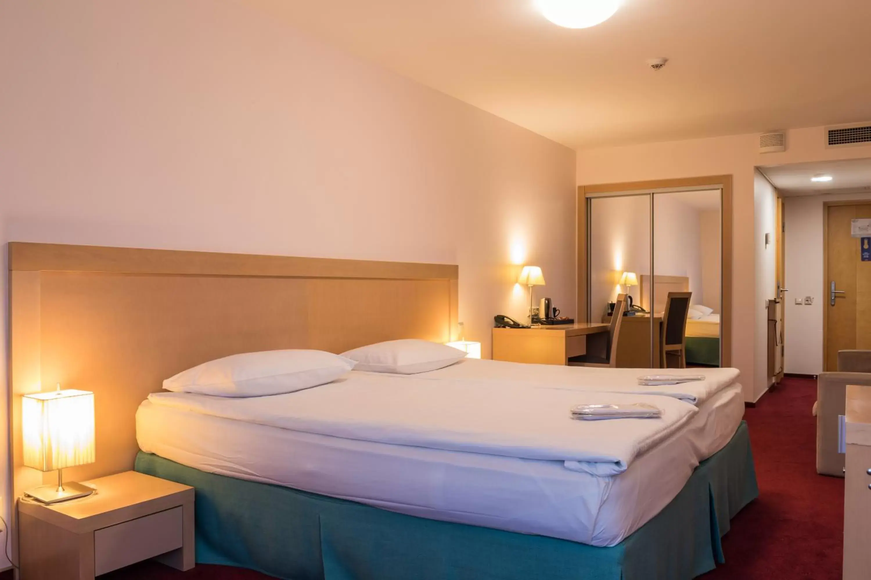 Bed in Riga Islande Hotel with FREE Parking