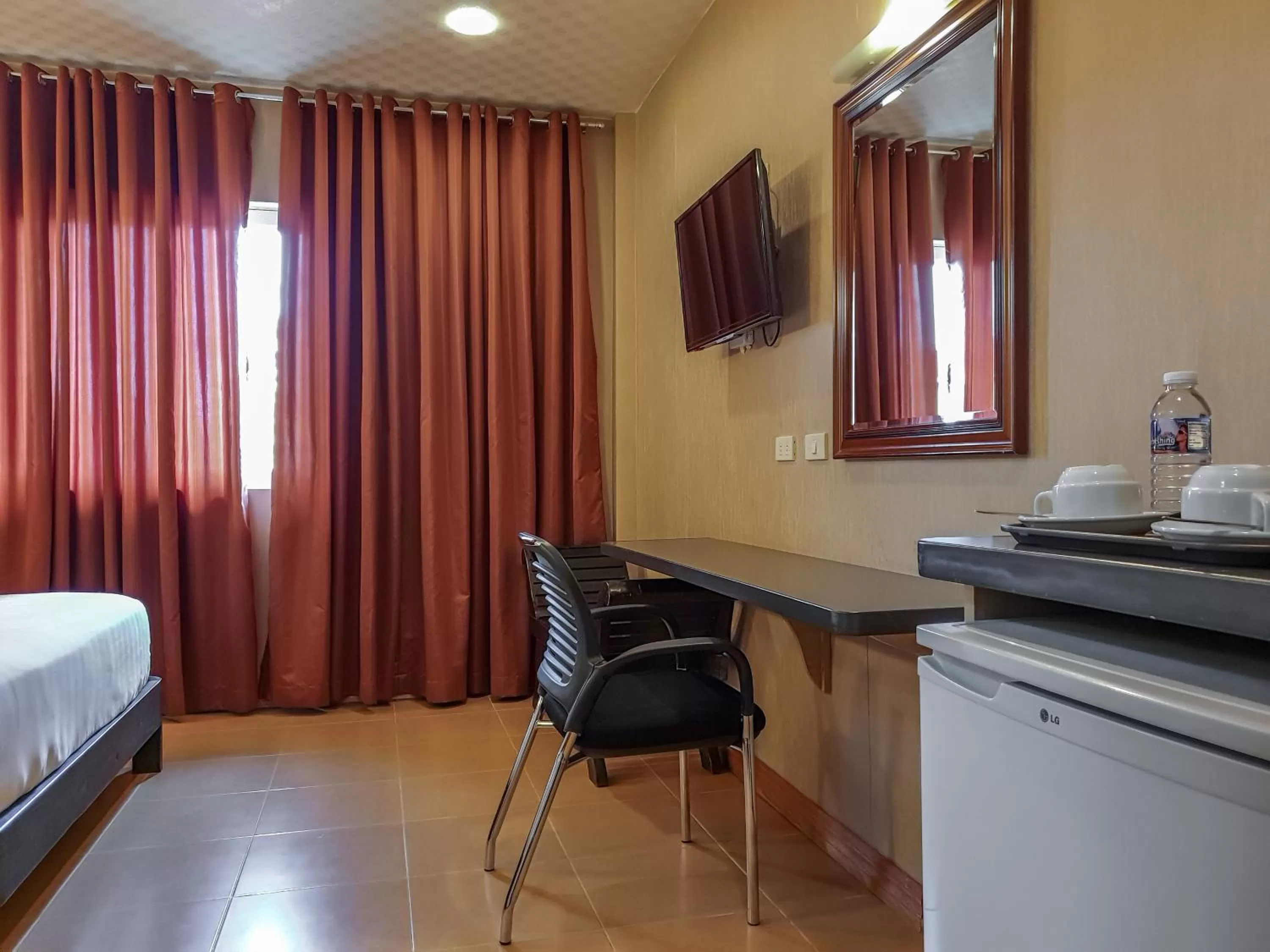 TV and multimedia, Bed in Hanan Hotel Tagaytay - Formerly Tagaytay Wingate Manor