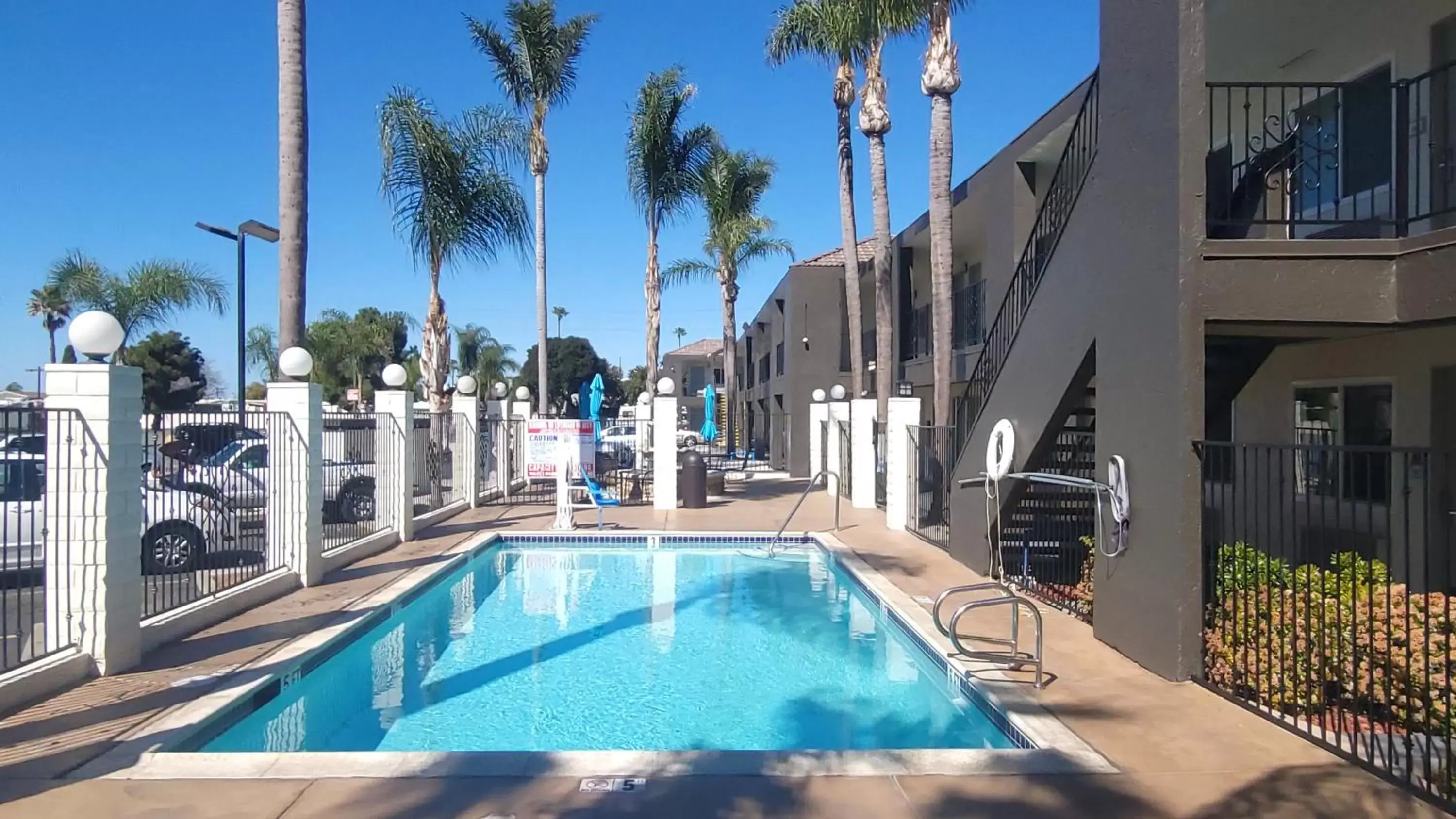Swimming Pool in SureStay Hotel by Best Western Chula Vista San Diego Bay