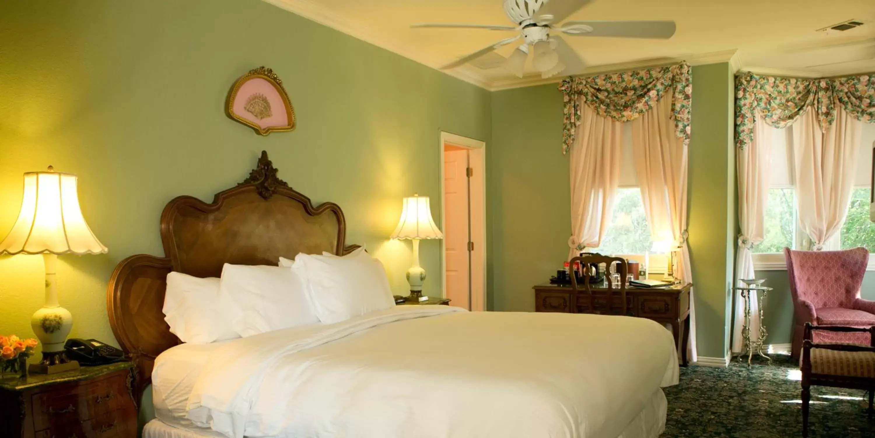 Photo of the whole room, Bed in The Sanford House Inn & Spa