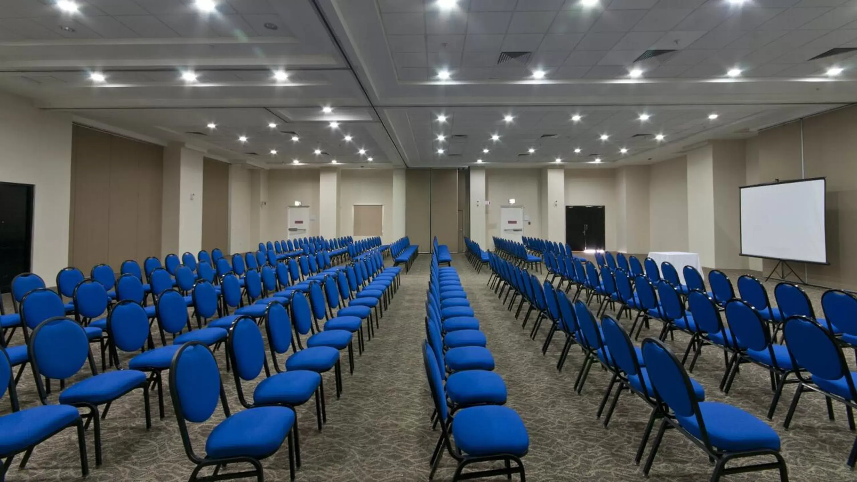 Meeting/conference room in Holiday Inn Express Ciudad Del Carmen, an IHG Hotel