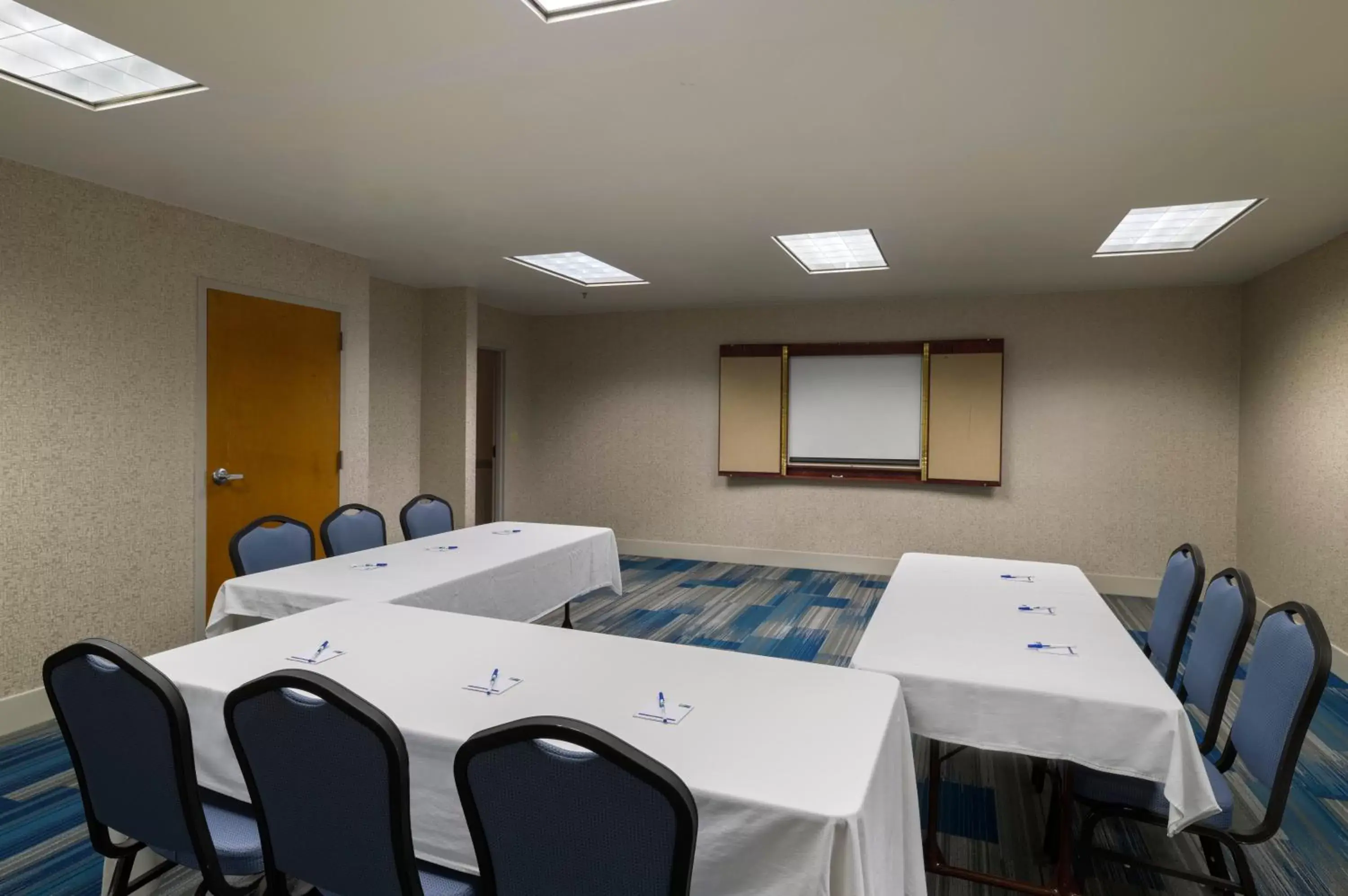 Meeting/conference room in Holiday Inn Express Hershey-Harrisburg Area, an IHG Hotel