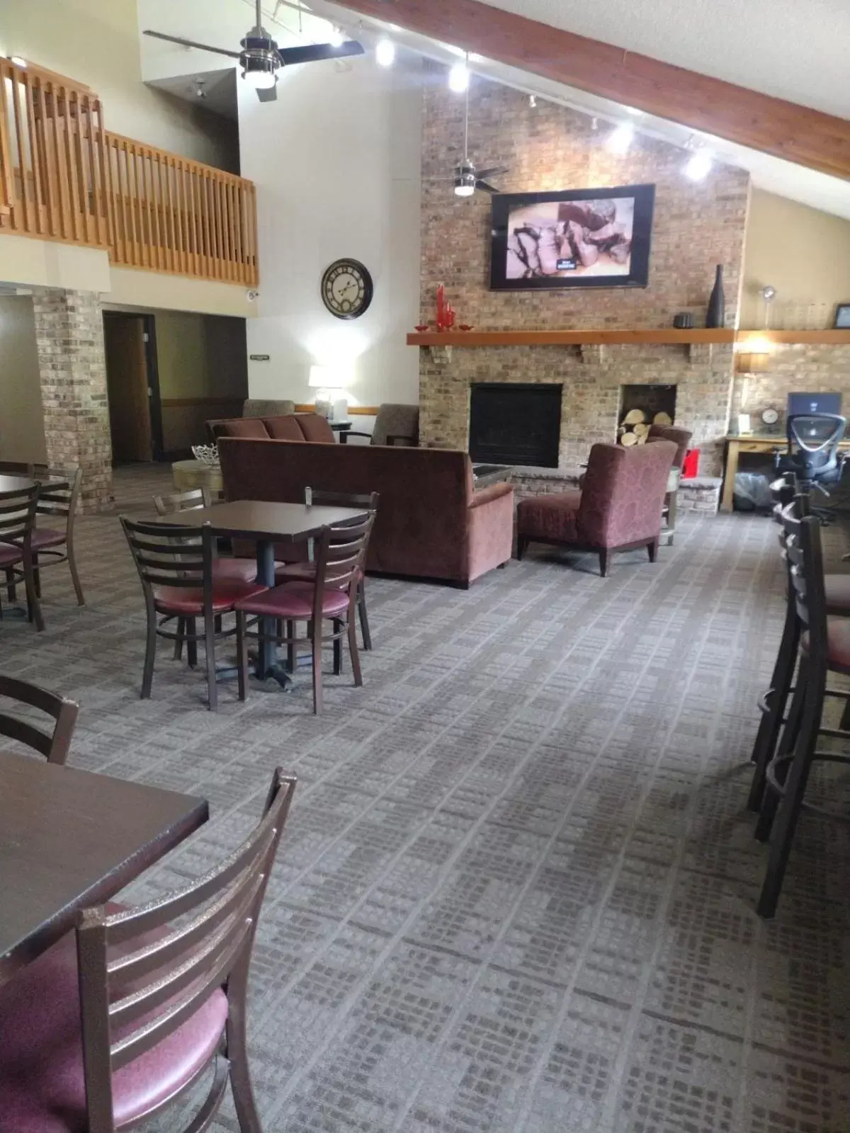 Seating area, Restaurant/Places to Eat in AmericInn by Wyndham Red Wing