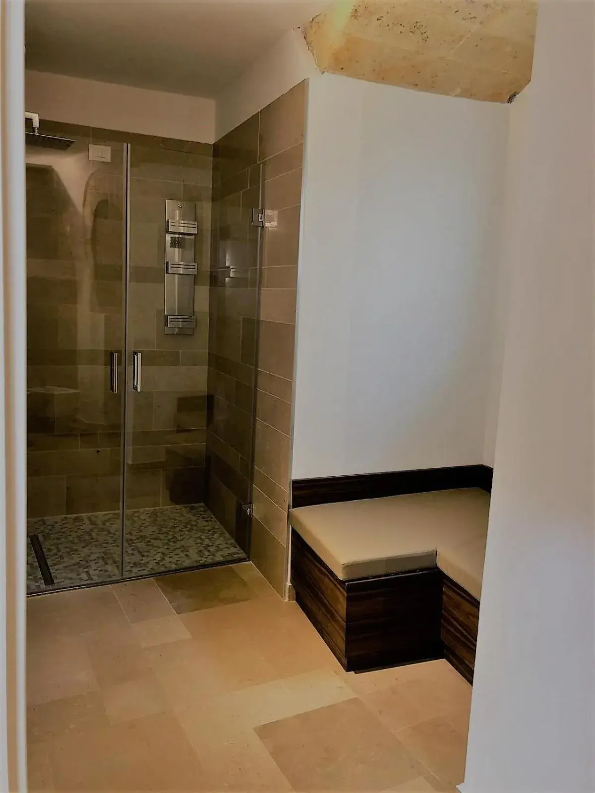 Shower, Bathroom in Albergo Del Sedile
