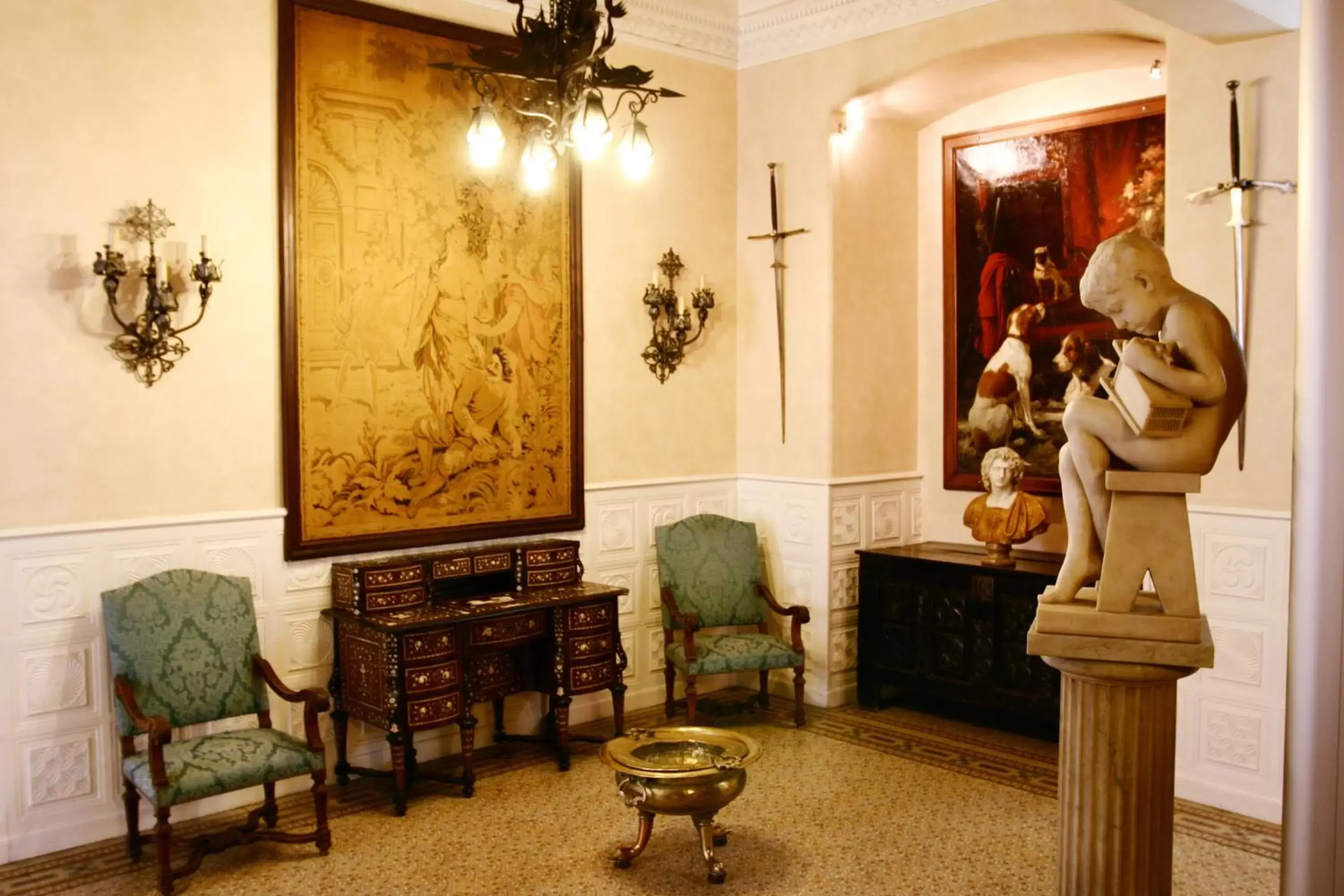 Lobby or reception in Best Western Continental Pau Centre