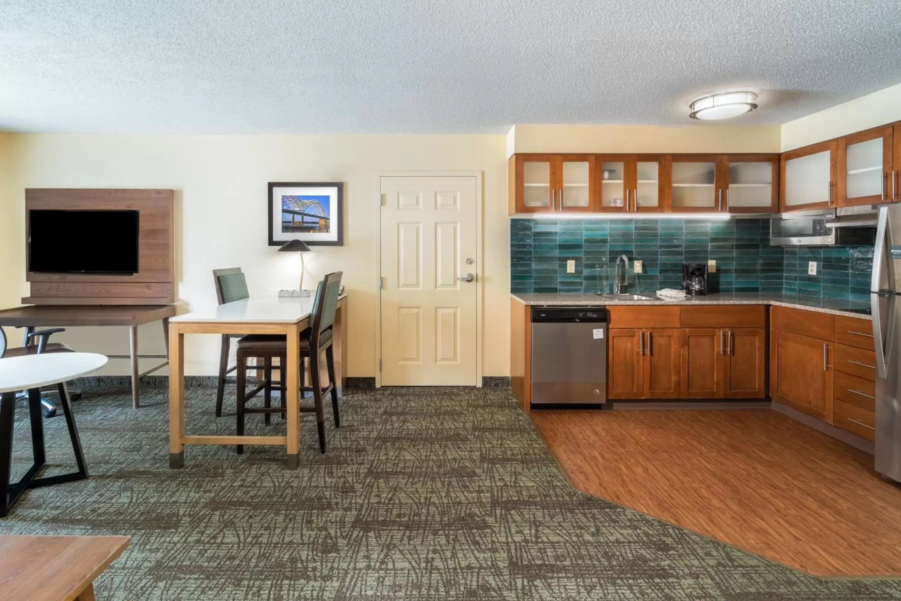 Photo of the whole room, Kitchen/Kitchenette in Staybridge Suites Memphis-Poplar Ave East, an IHG Hotel