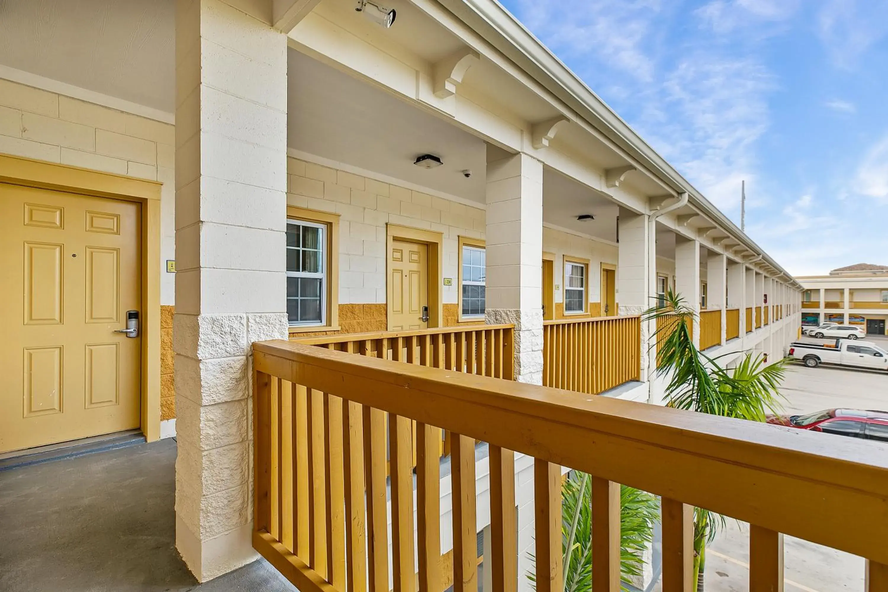 Property building, Balcony/Terrace in LIGHTHOUSE INN