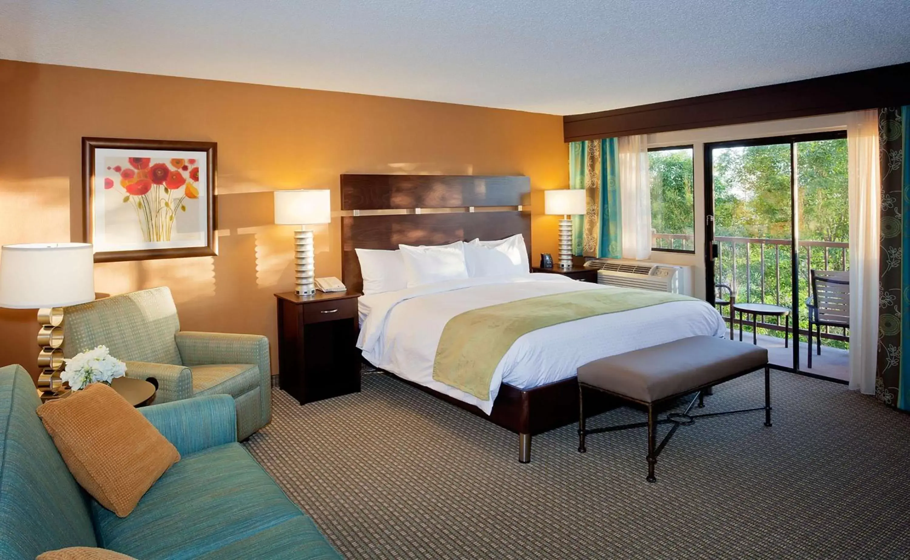 Bed in DoubleTree by Hilton Santa Fe