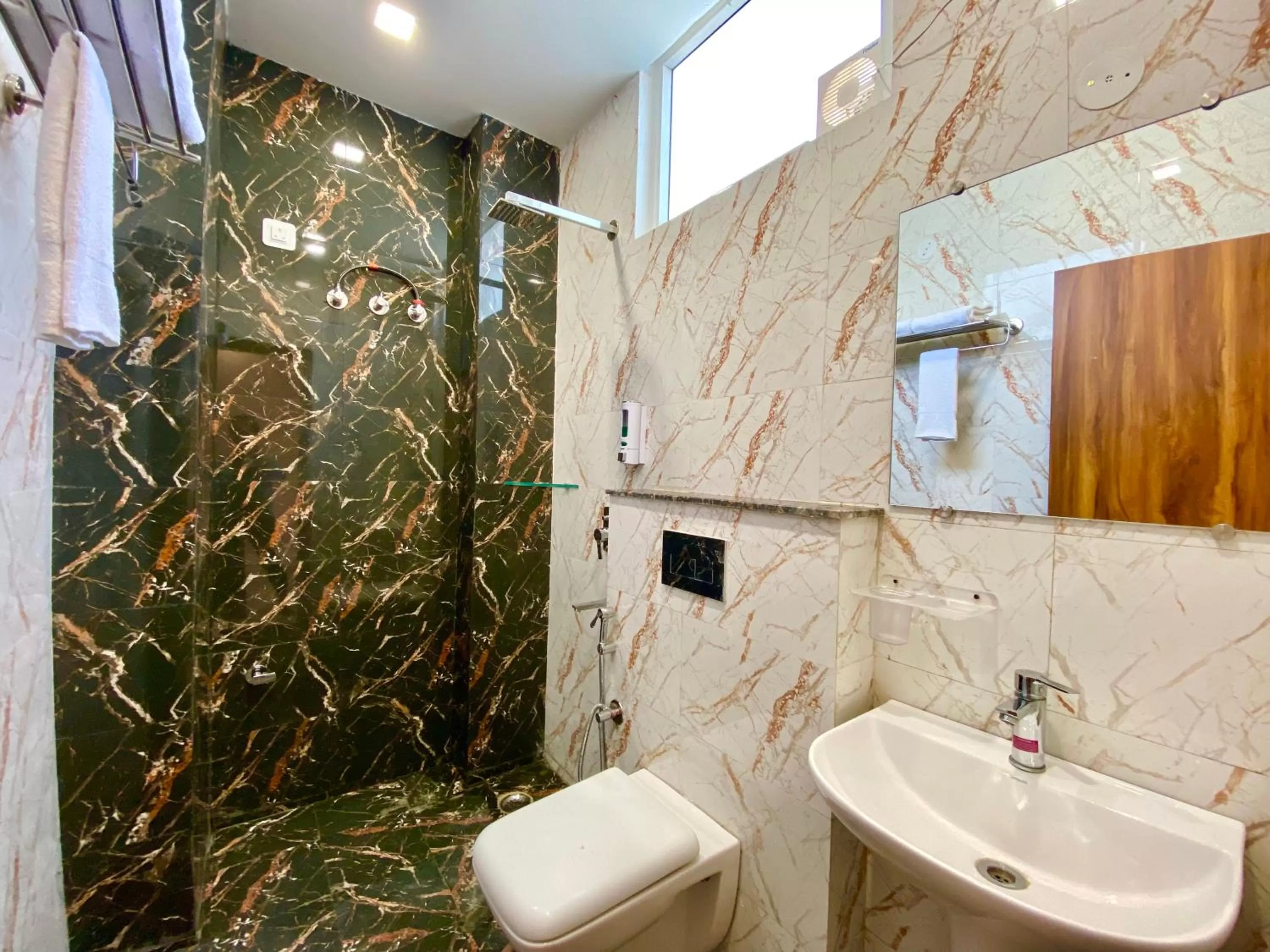 Shower, Bathroom in Hotel Shiv Inn Near Secret Waterfall