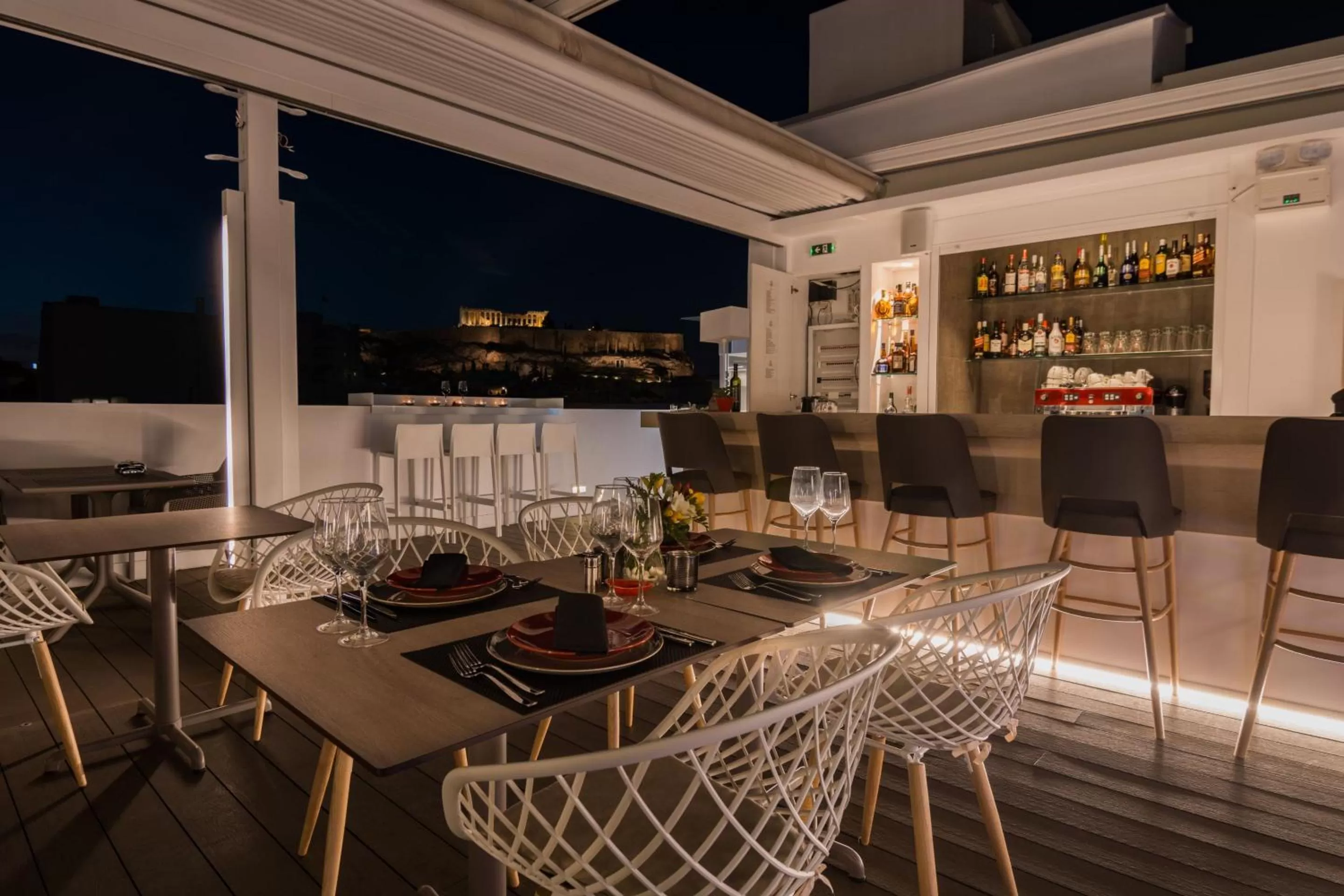 Night in Acropolis Select