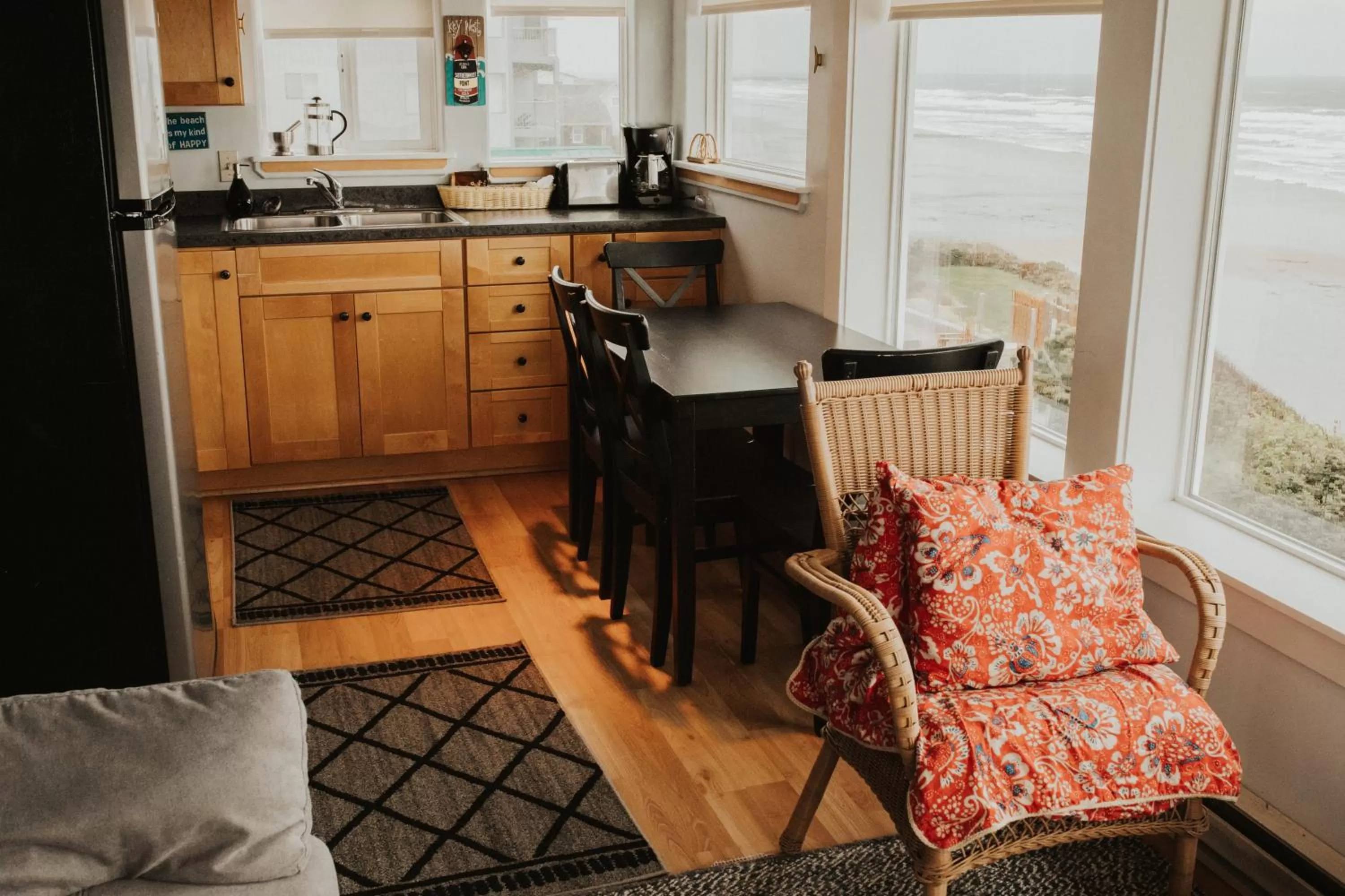 Kitchen or kitchenette in Nye Beach Cottages