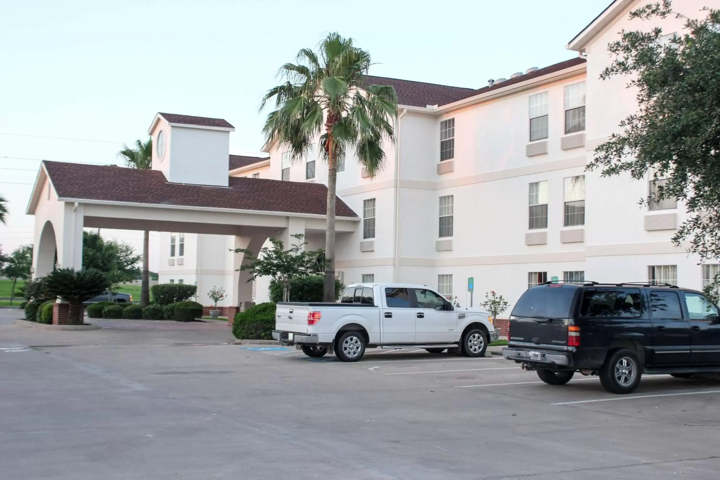 Property building, Facade/Entrance in Motel 6-Rosenberg, TX