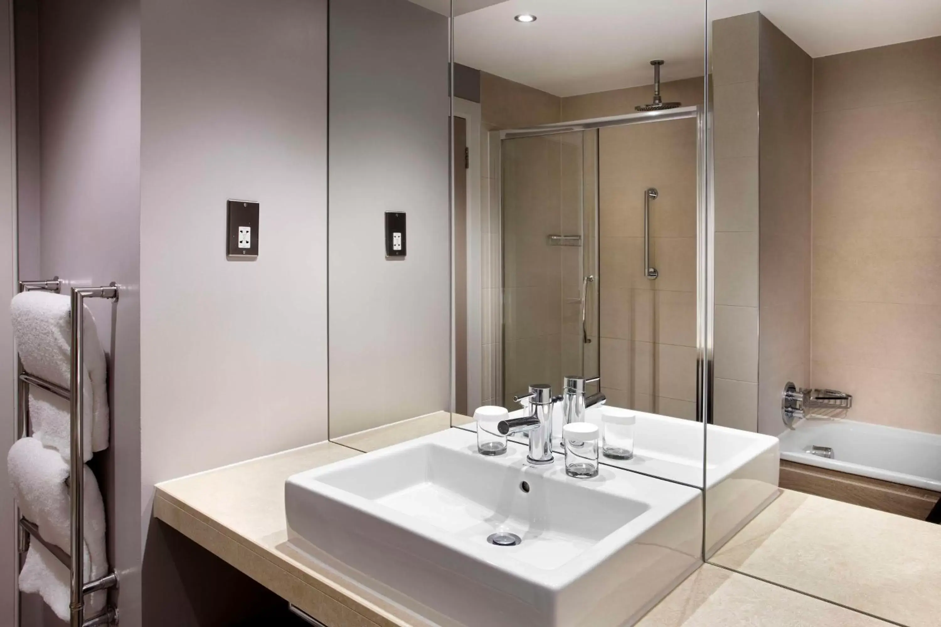 Bathroom in DoubleTree by Hilton Glasgow Central