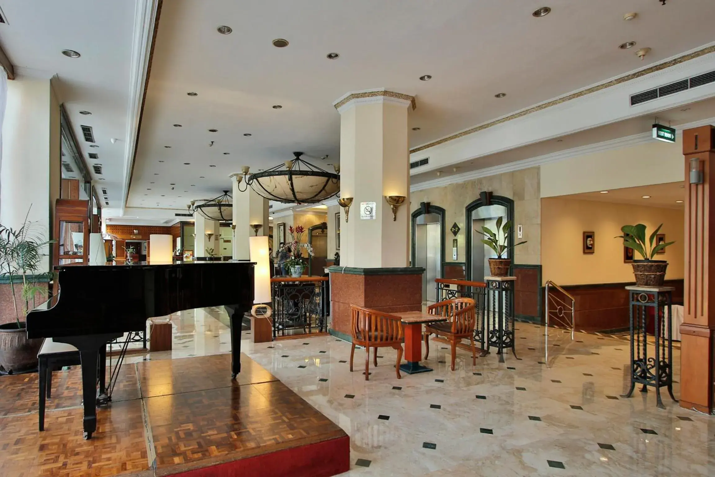 Day, Restaurant/Places to Eat in The Jayakarta Jakarta Hotel & Spa