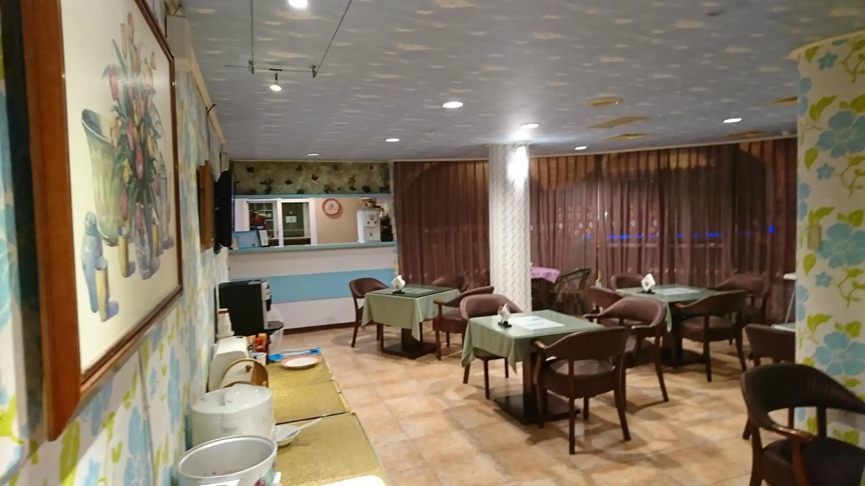 Dining area, Restaurant/Places to Eat in Shiny Seasons Motel