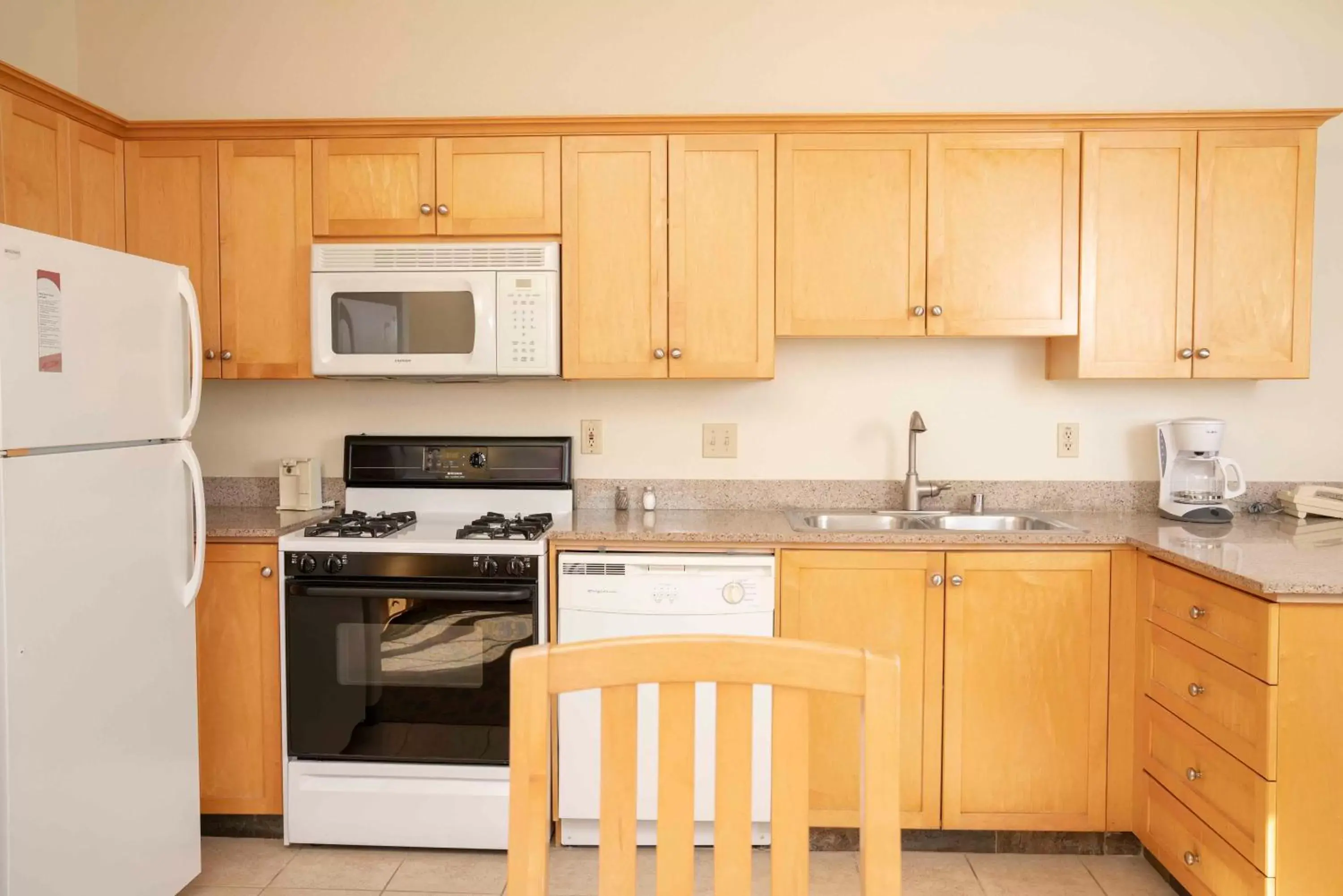 Kitchen/Kitchenette in Raintree's Cimarron Golf Resort Palm Springs