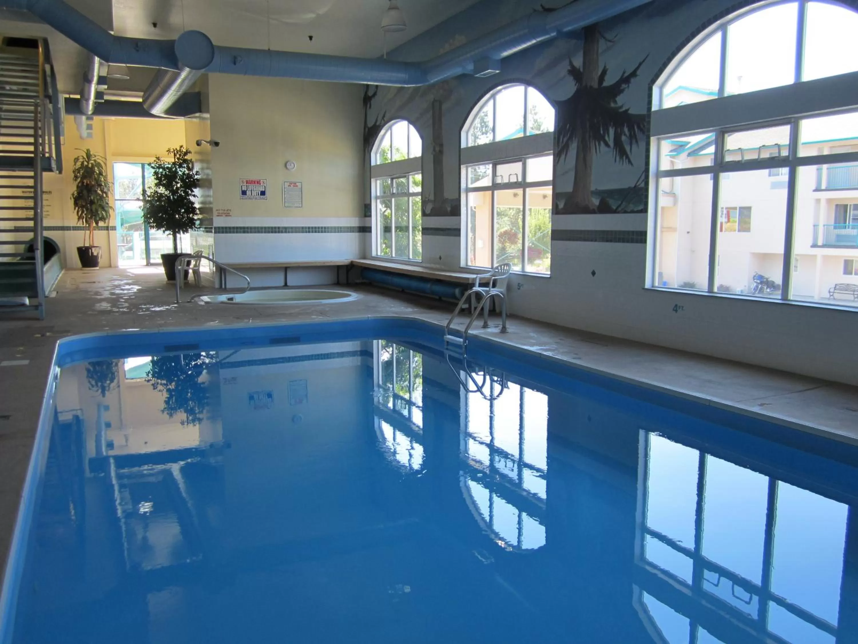 Swimming pool in Ramada Merritt